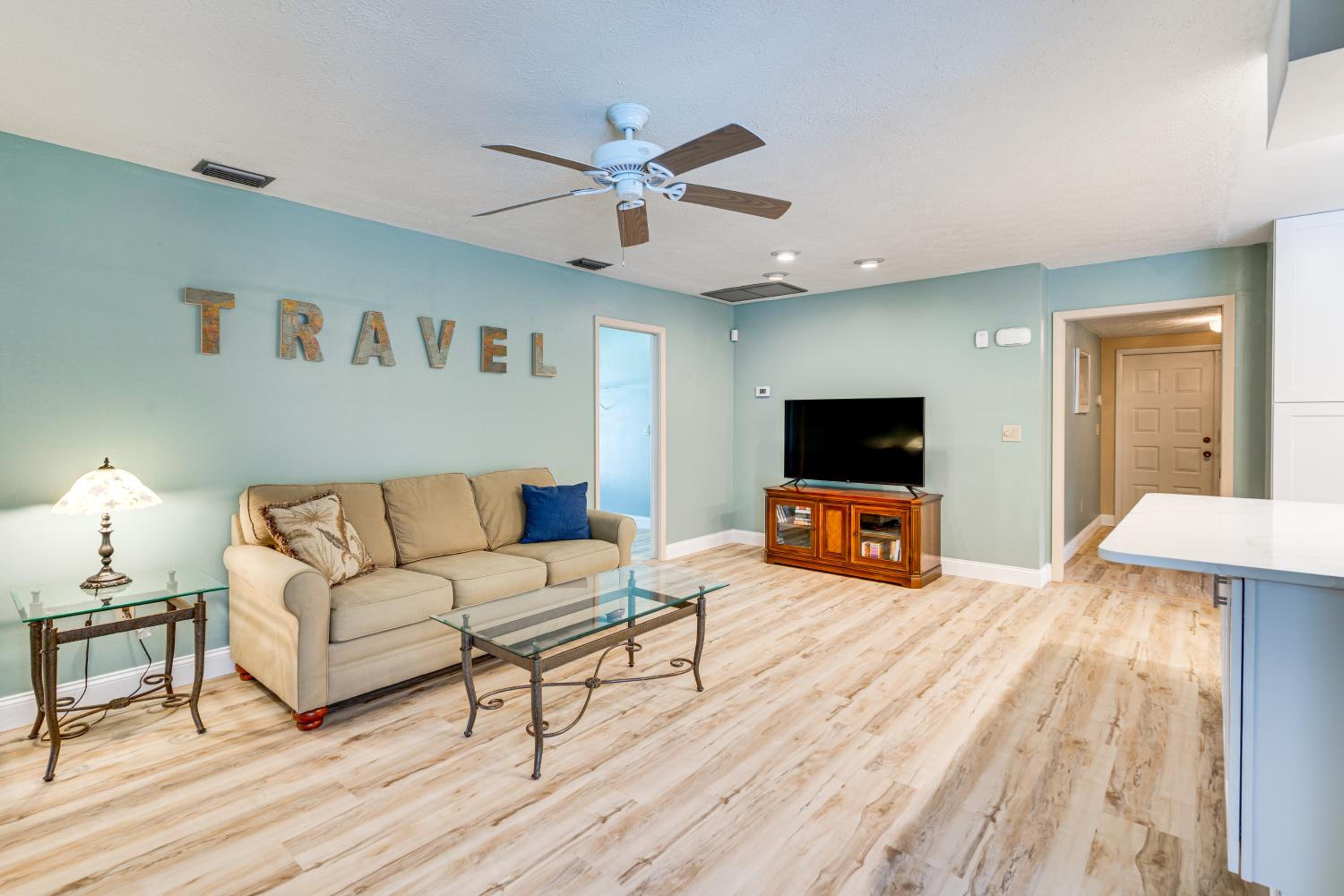 1 Mi to Golf! Family Getaway with Pool in Fort Myers