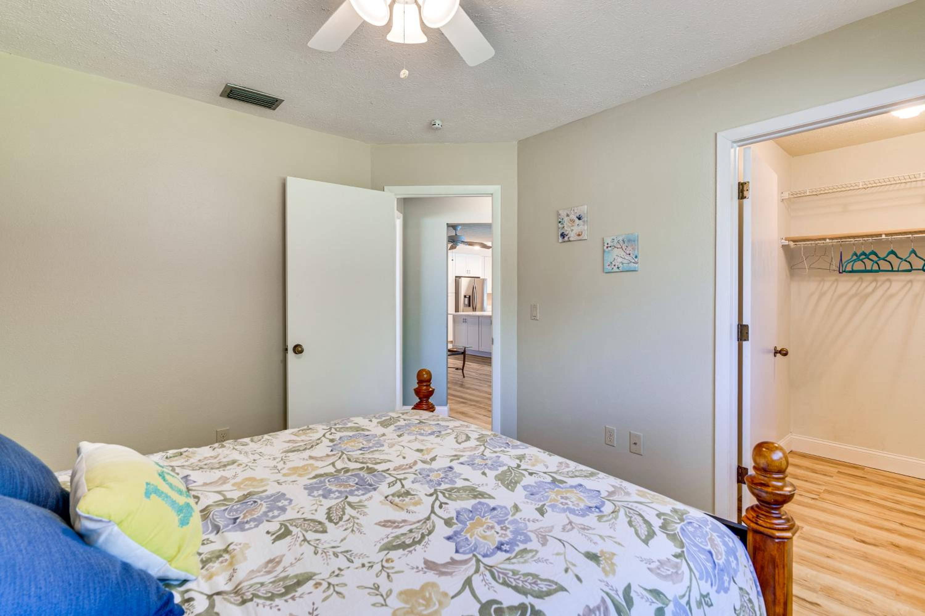 1 Mi to Golf! Family Getaway with Pool in Fort Myers