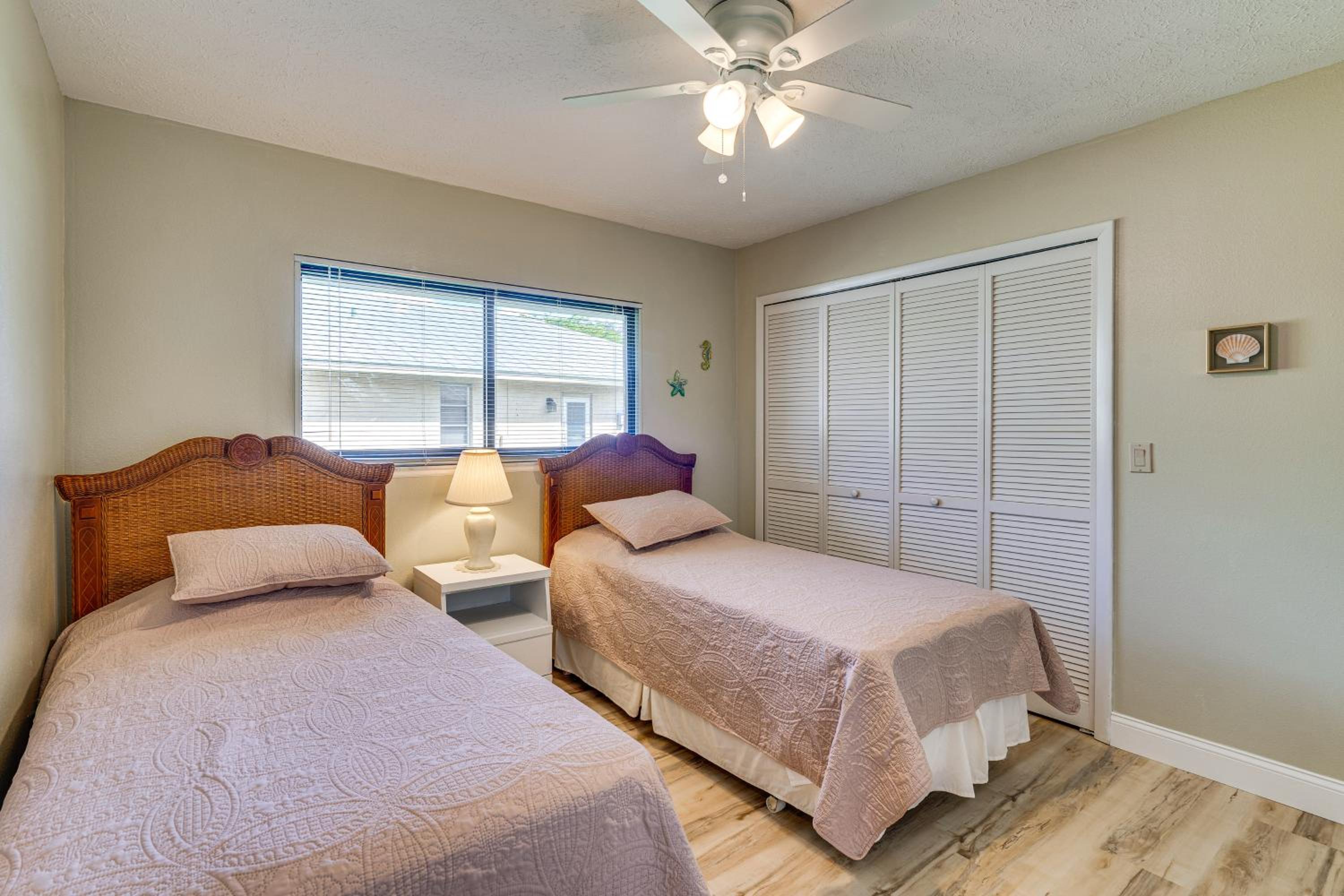 1 Mi to Golf! Family Getaway with Pool in Fort Myers