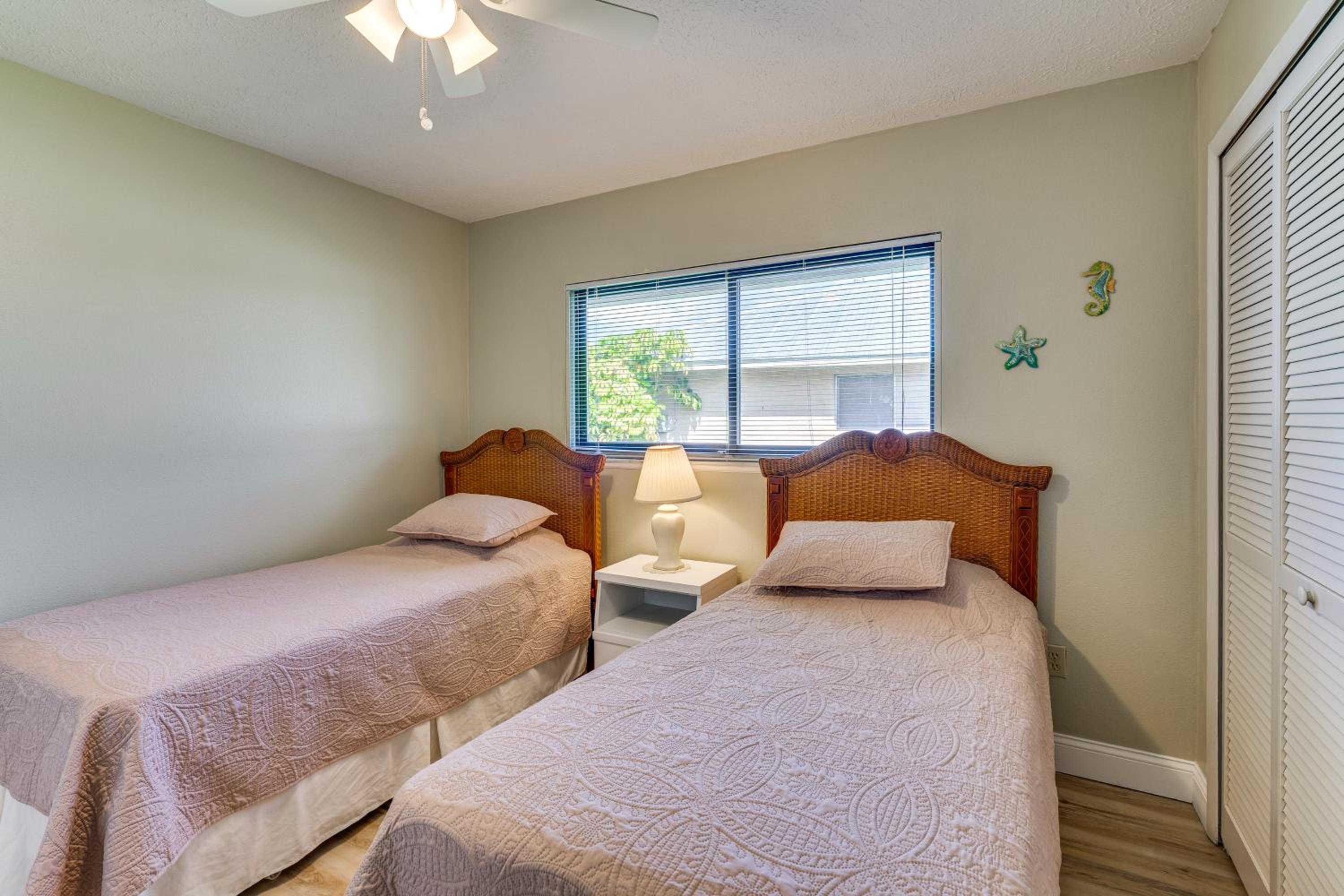 1 Mi to Golf! Family Getaway with Pool in Fort Myers