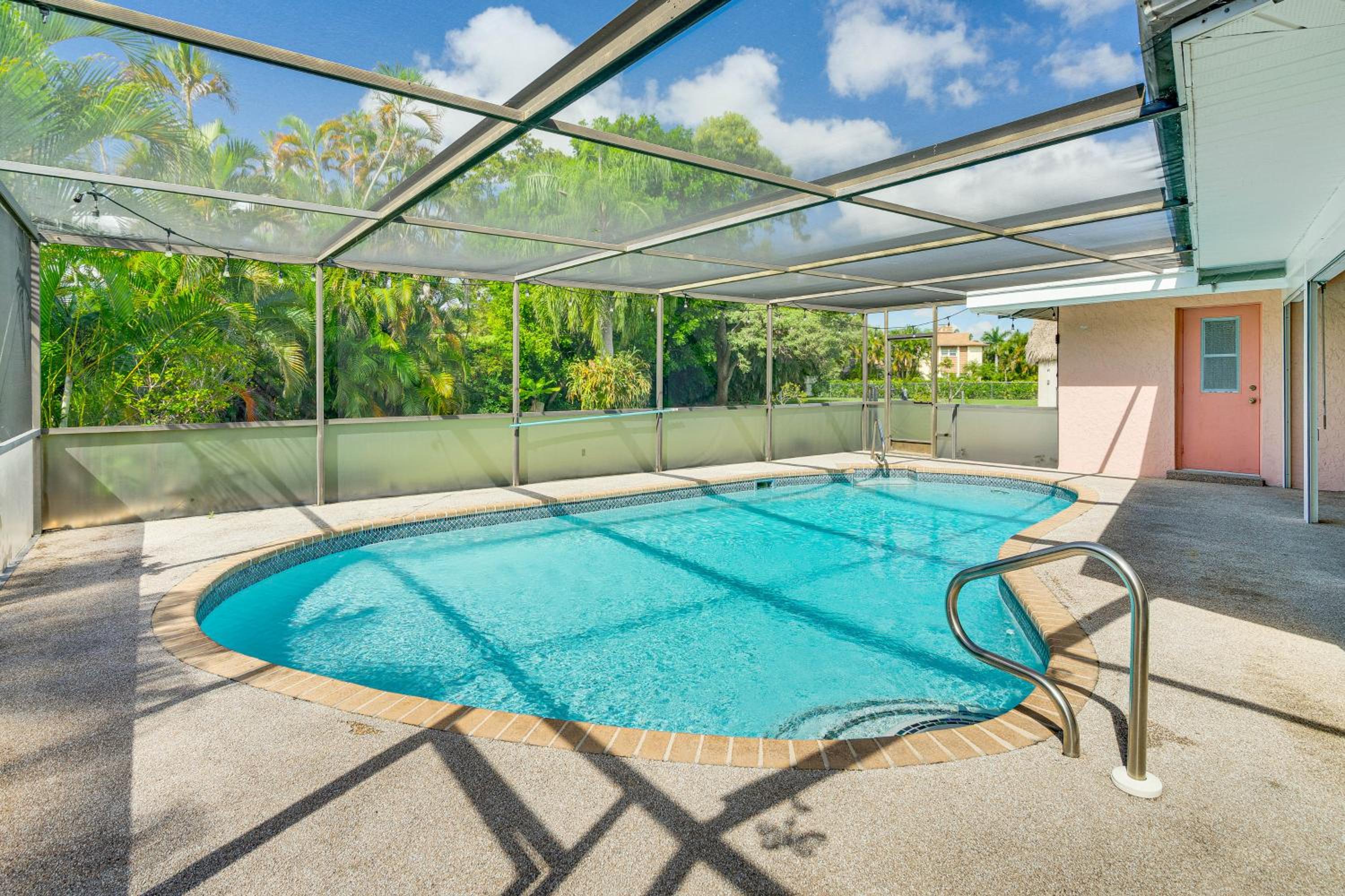 1 Mi to Golf! Family Getaway with Pool in Fort Myers