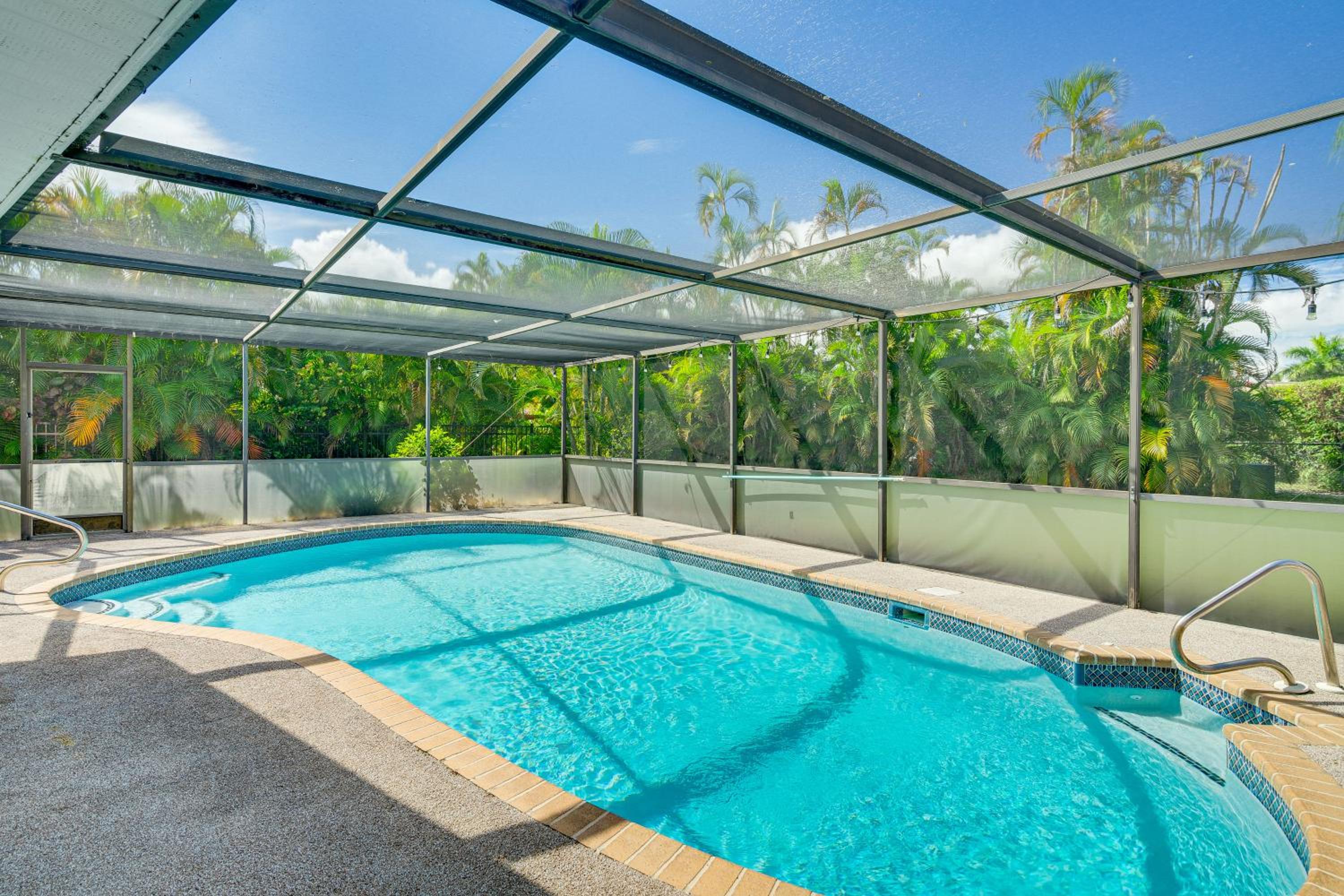 1 Mi to Golf! Family Getaway with Pool in Fort Myers