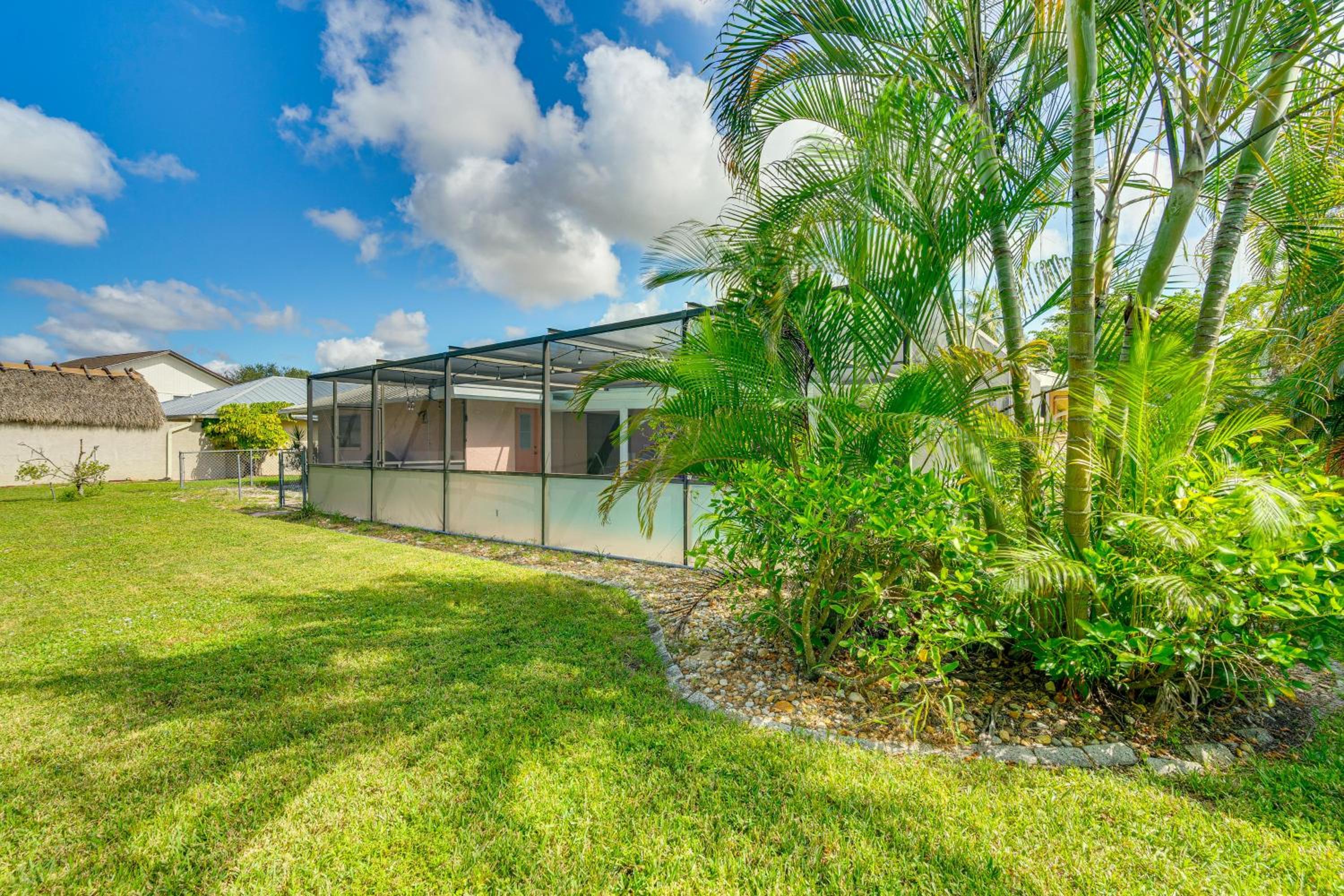 1 Mi to Golf! Family Getaway with Pool in Fort Myers