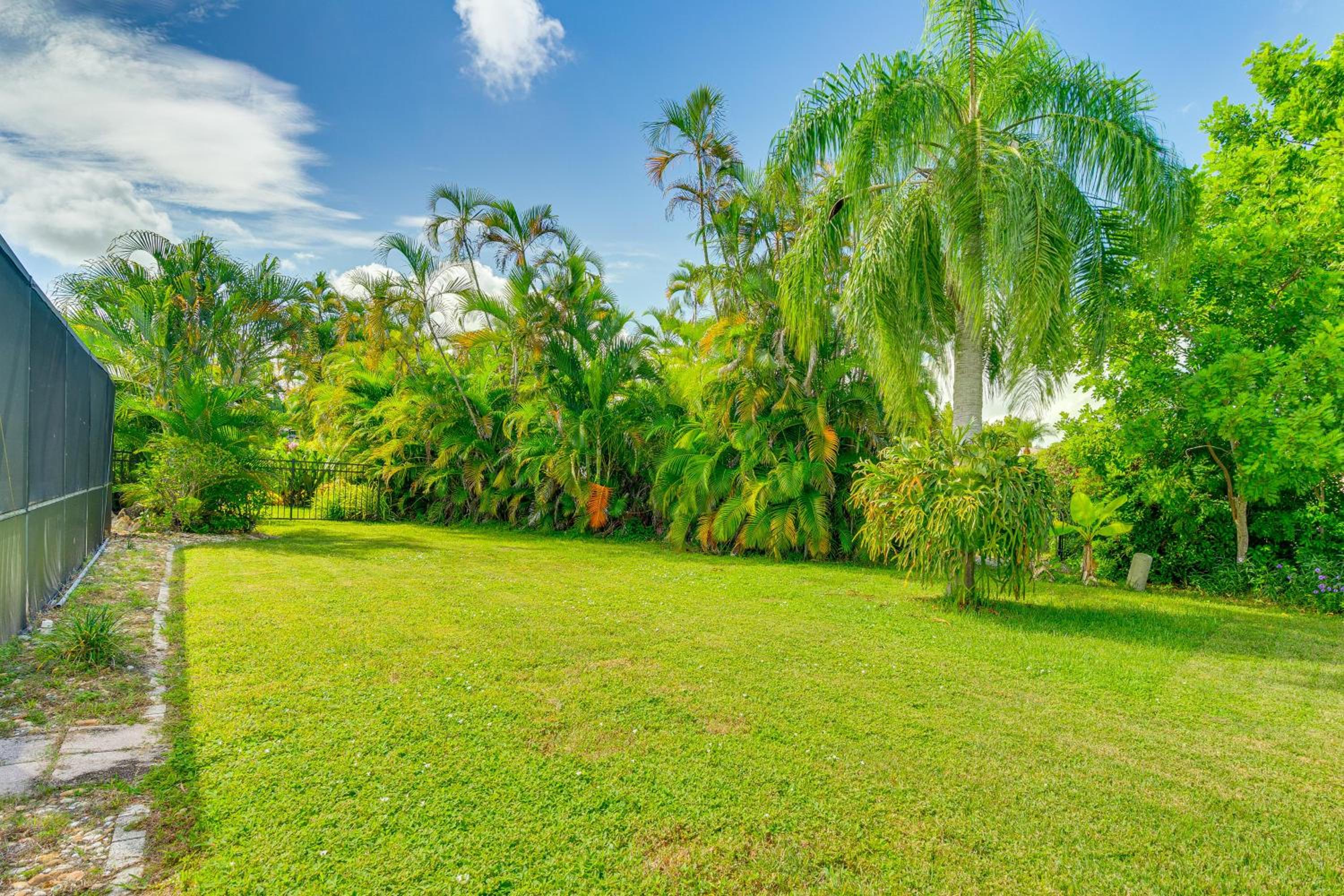 1 Mi to Golf! Family Getaway with Pool in Fort Myers