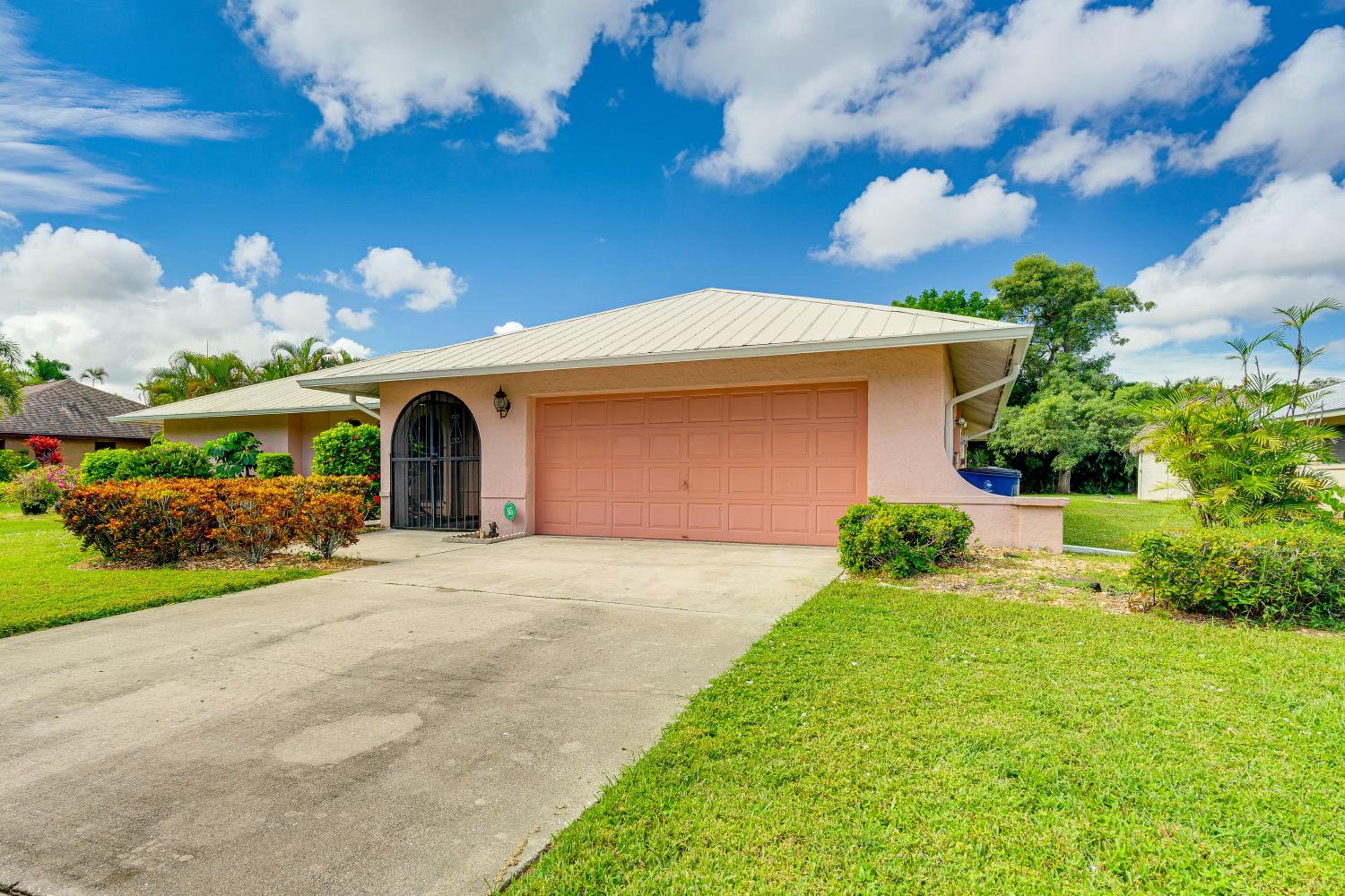 1 Mi to Golf! Family Getaway with Pool in Fort Myers