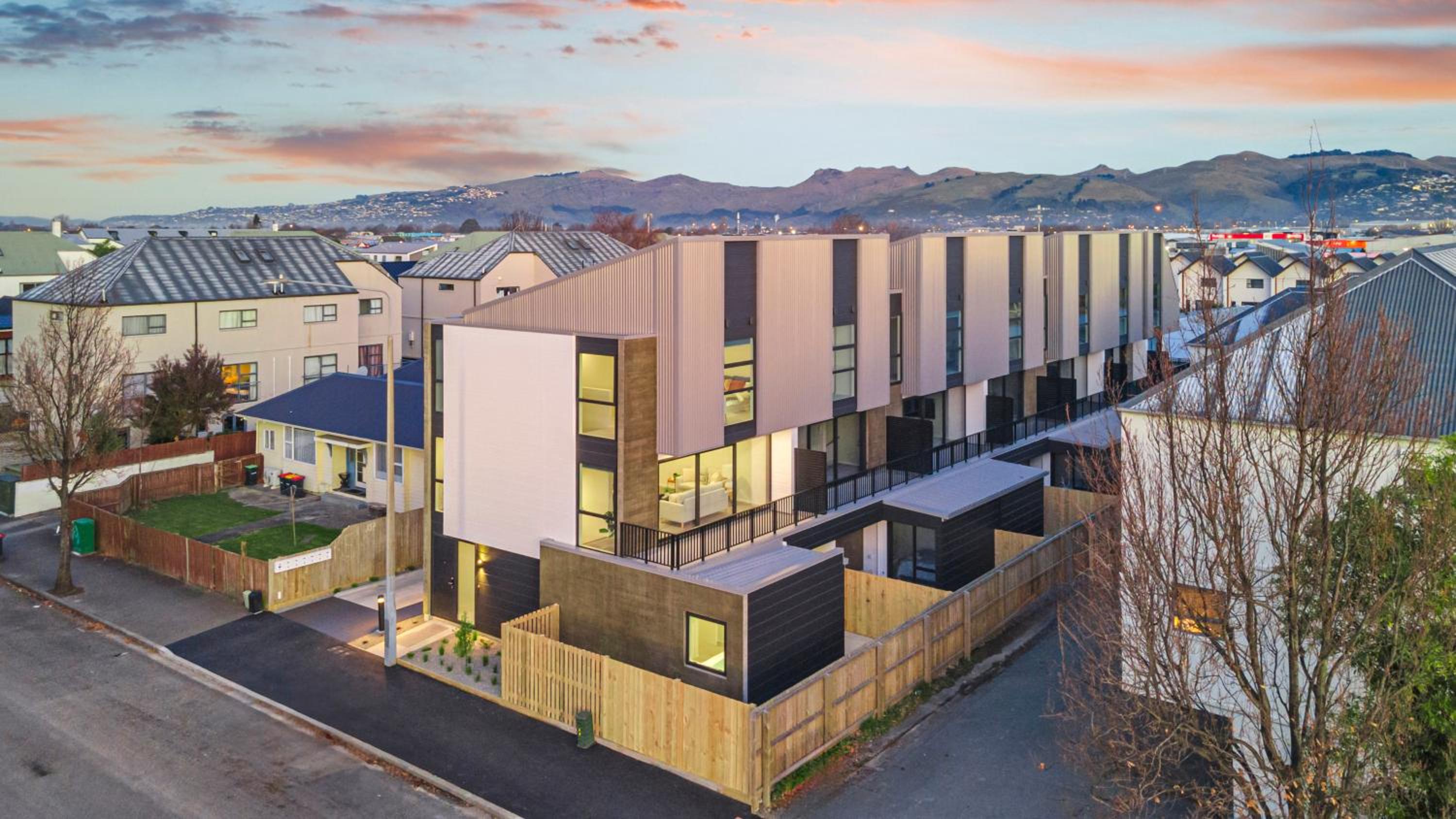 Newly Built 3 Bedroom Townhouse - Your Base to Explore the CBD
