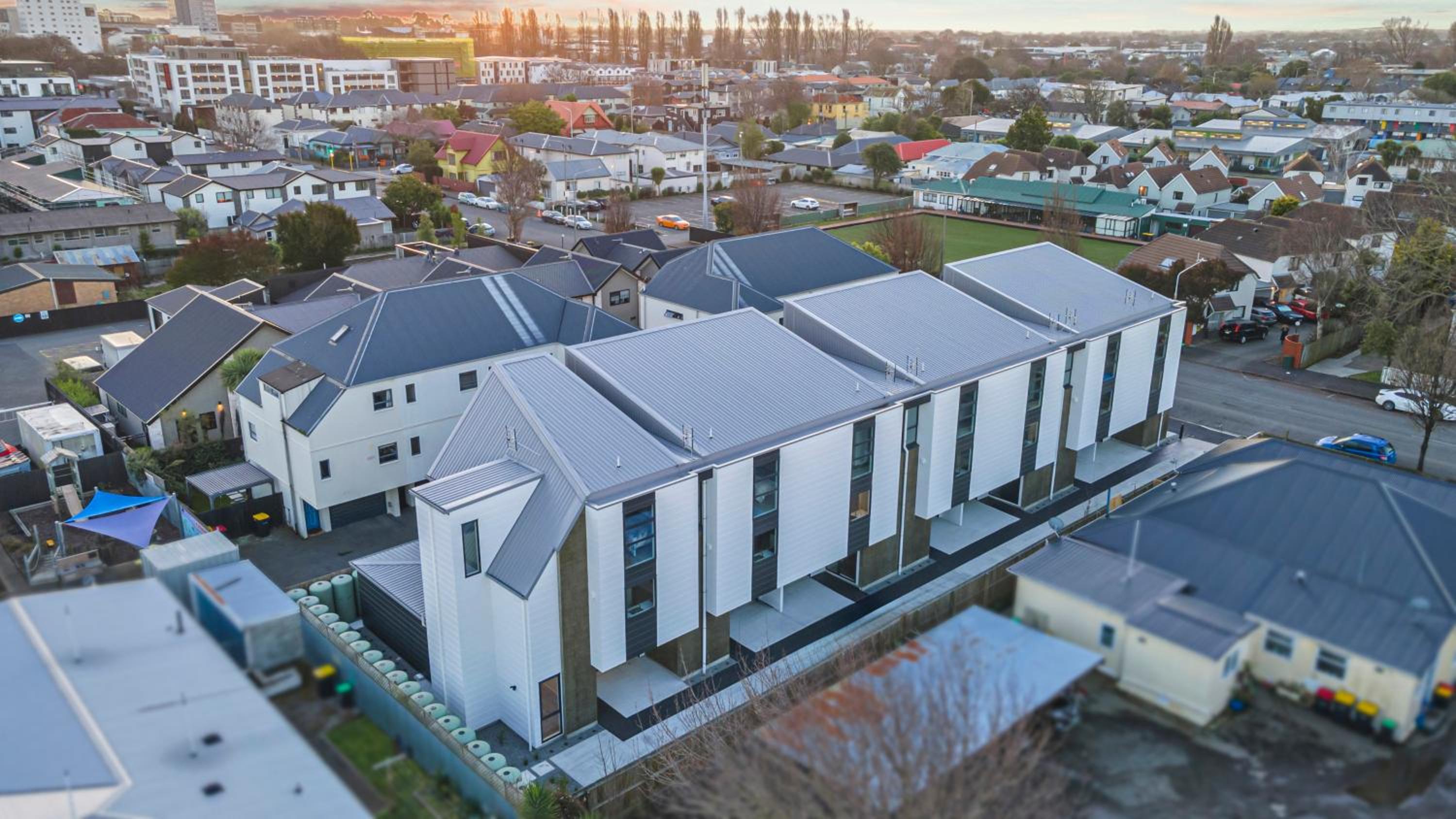 3 Bedroom, 3 Bathroom Townhouse with Garage - in CHCH CBD
