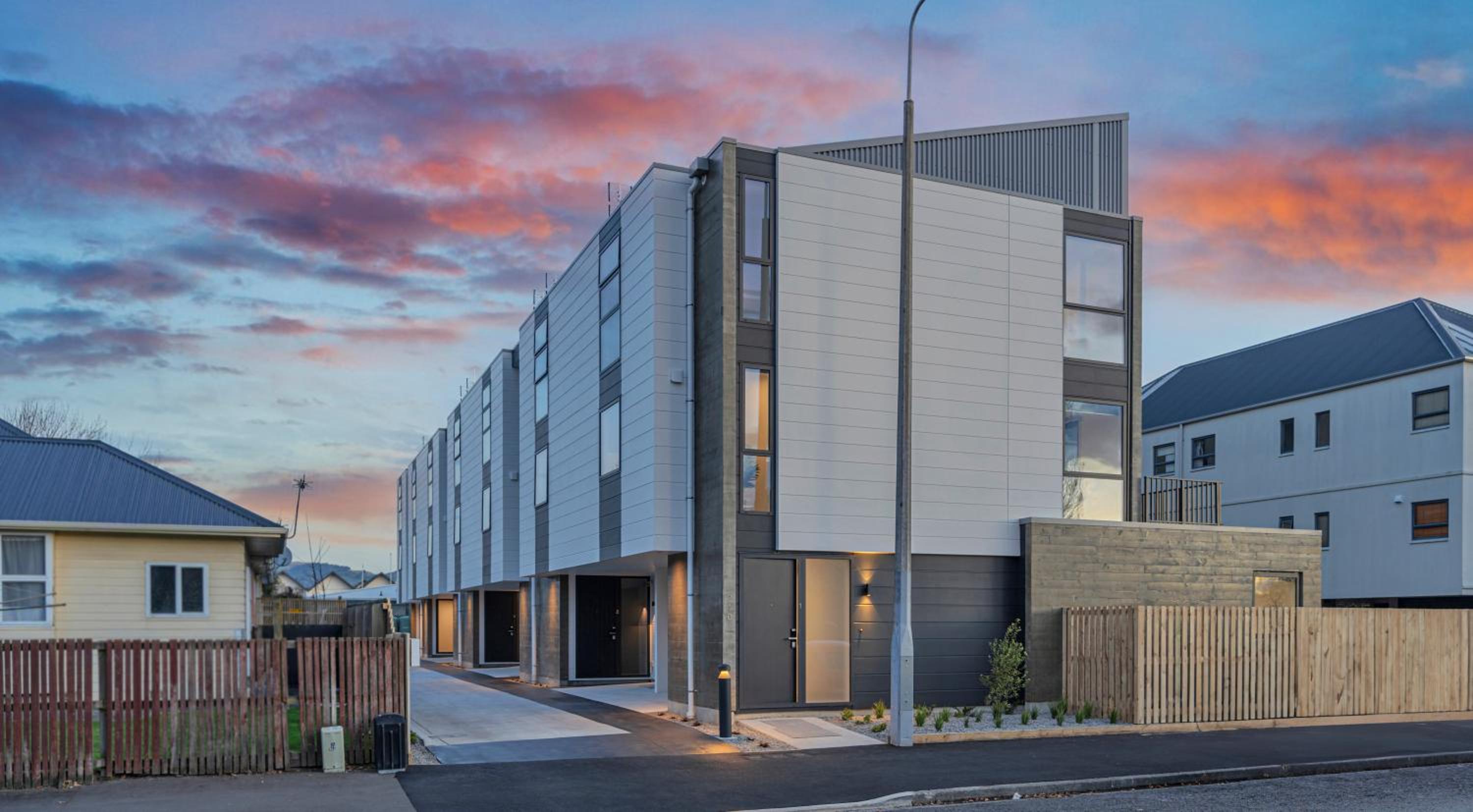 3 Bedroom, 3 Bathroom Townhouse with Garage - in CHCH CBD