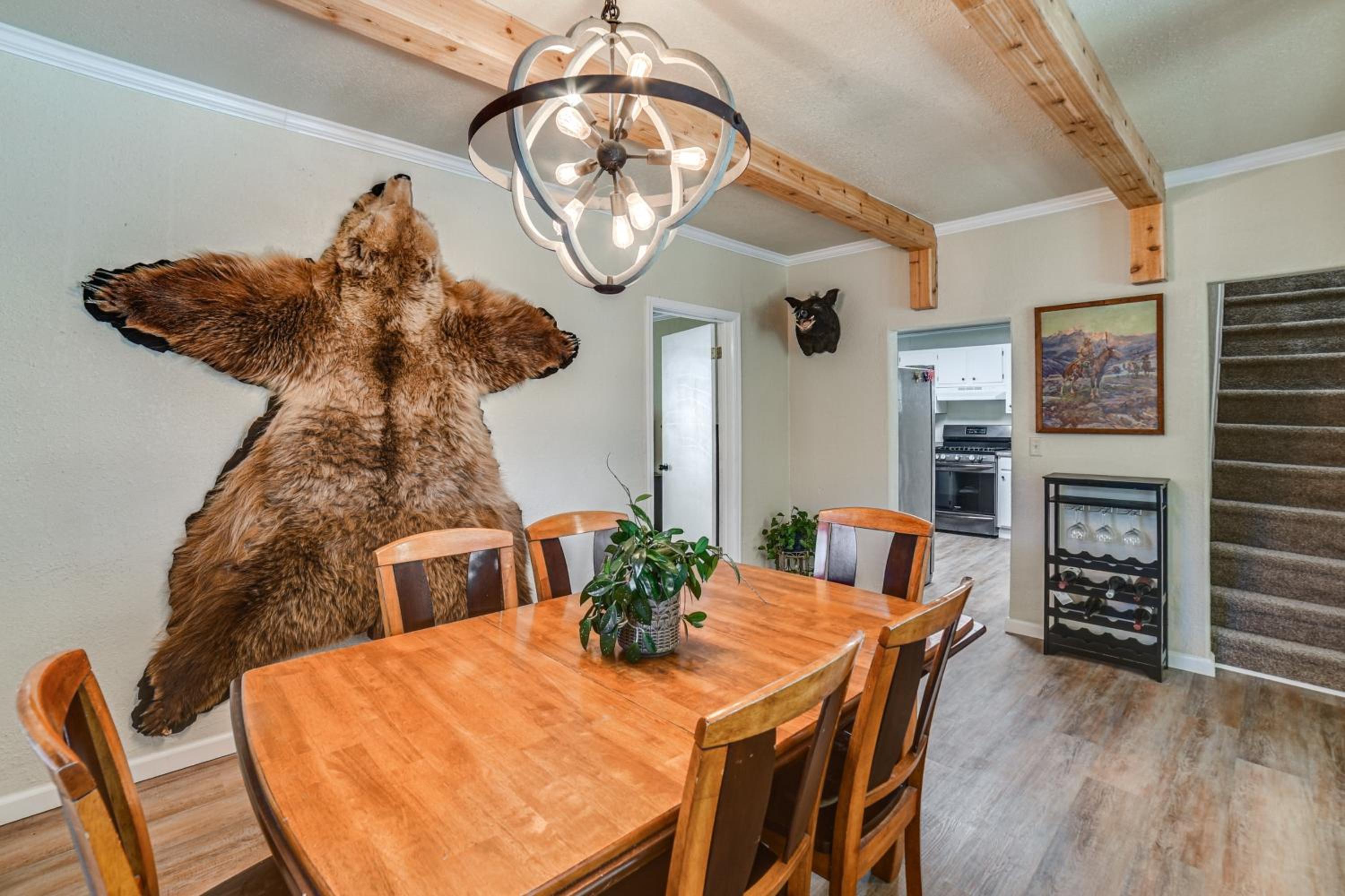 Walk to River Oacoma Home with Dog-Friendly Yard!