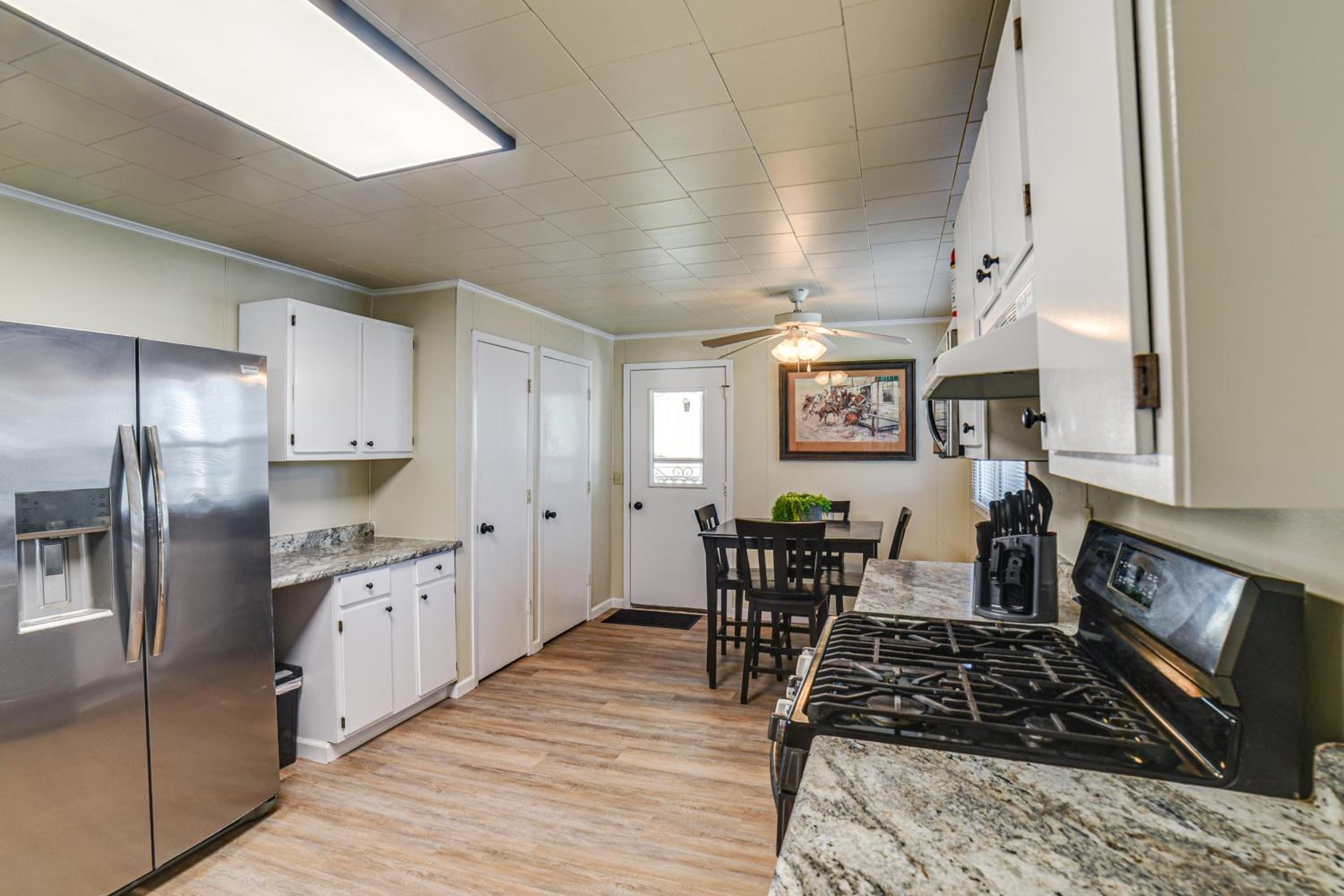Walk to River Oacoma Home with Dog-Friendly Yard!