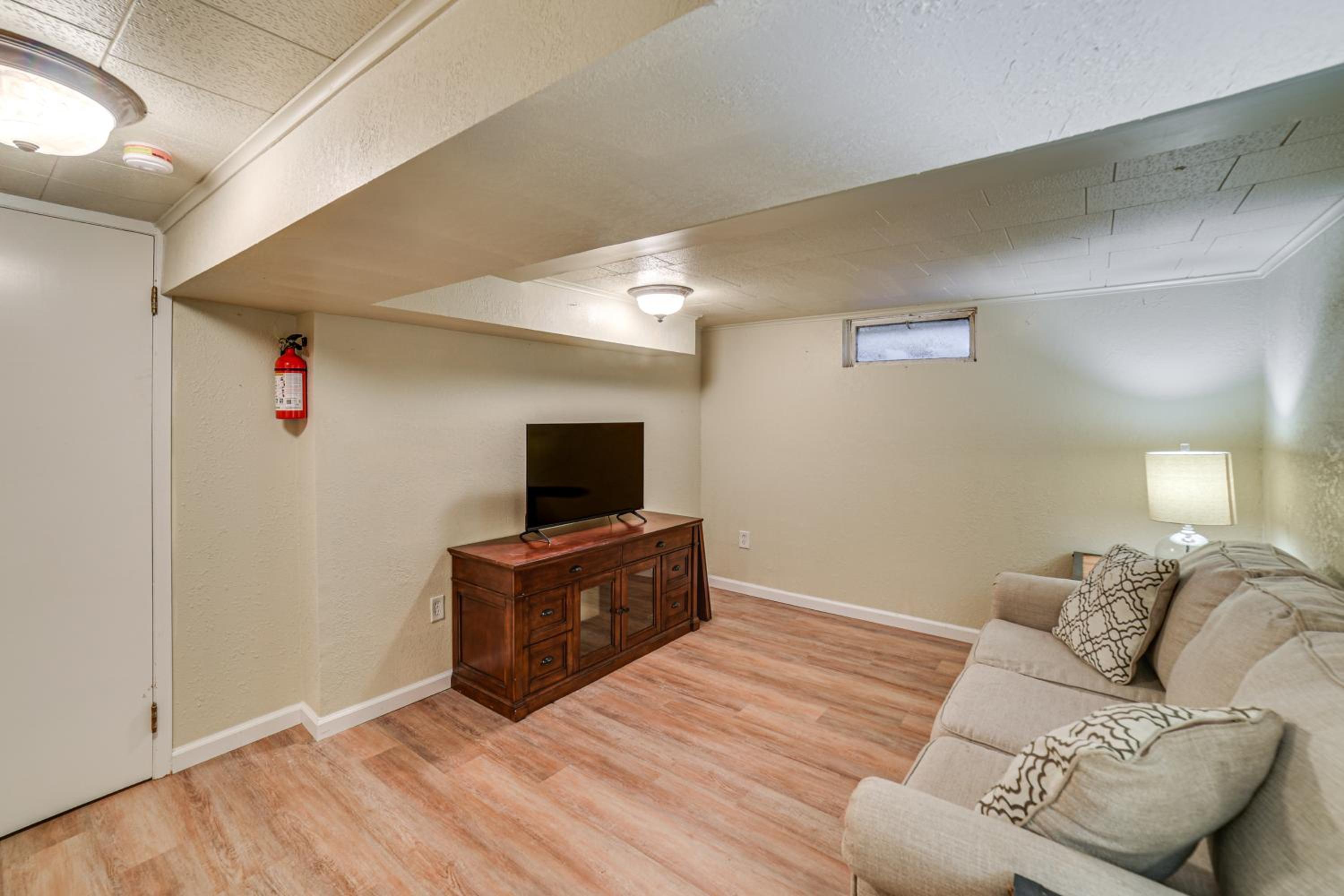 Walk to River Oacoma Home with Dog-Friendly Yard!