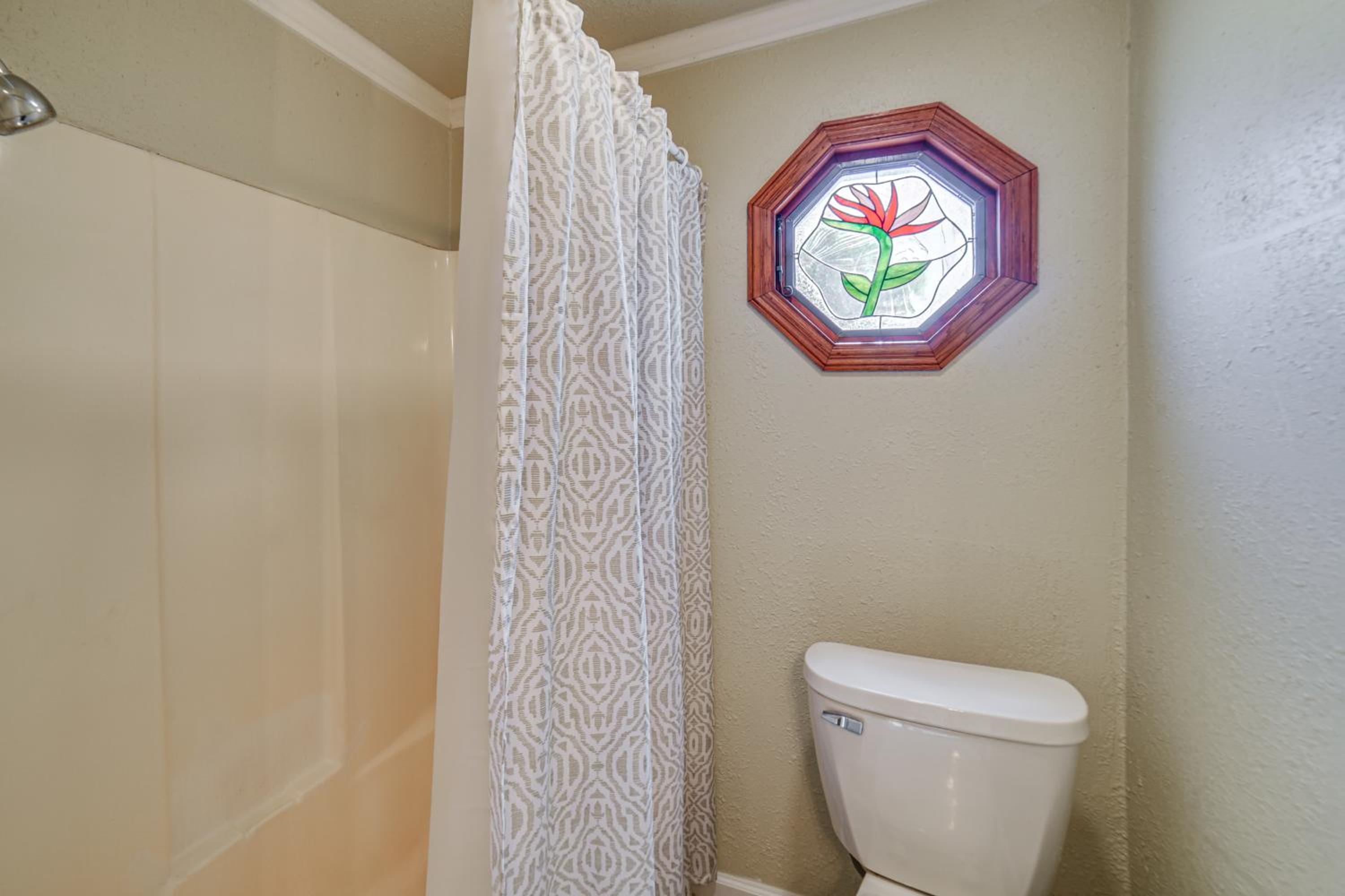 Walk to River Oacoma Home with Dog-Friendly Yard!