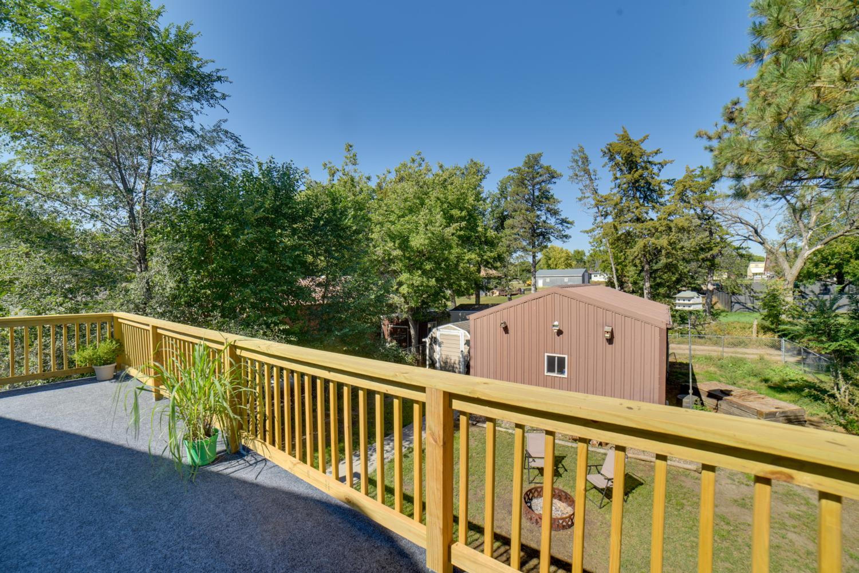 Walk to River Oacoma Home with Dog-Friendly Yard!