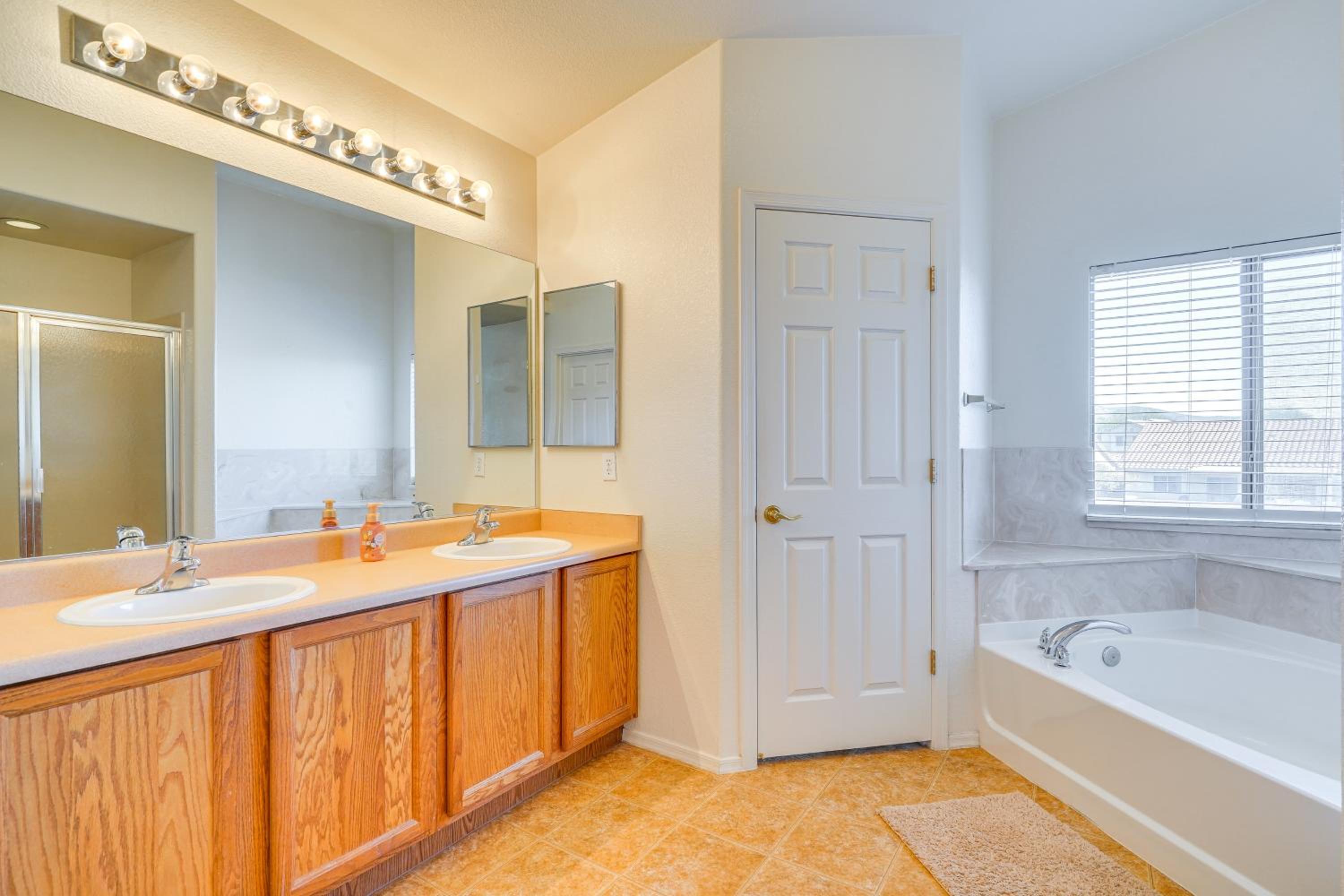 Private Pool and Family Fun Desert Oasis in Tucson!