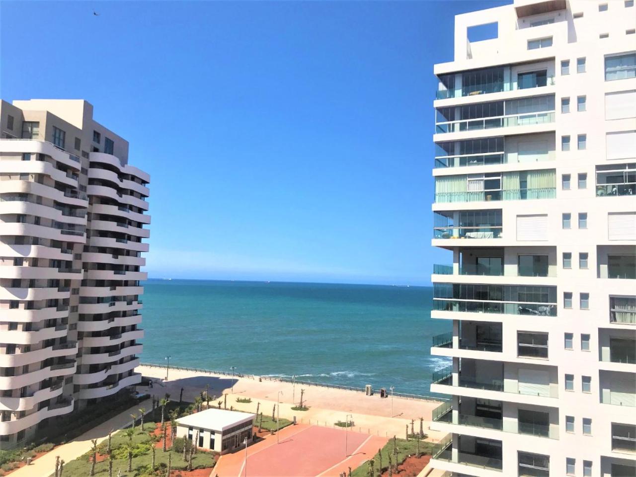 Stunning sea-view apartment 20