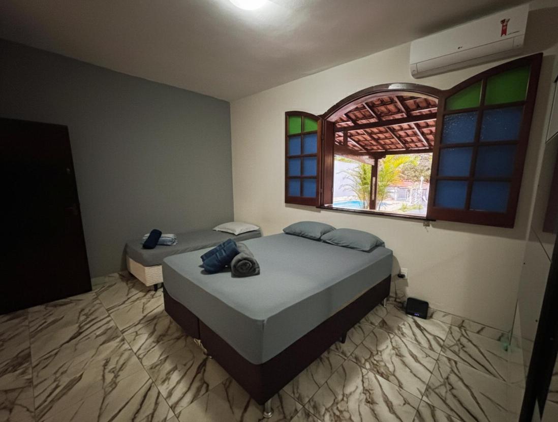 Casa espaçosa com piscina e churrasqueira