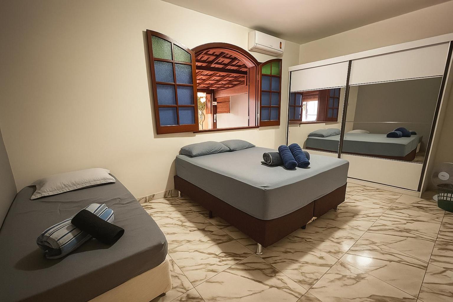 Casa espaçosa com piscina e churrasqueira