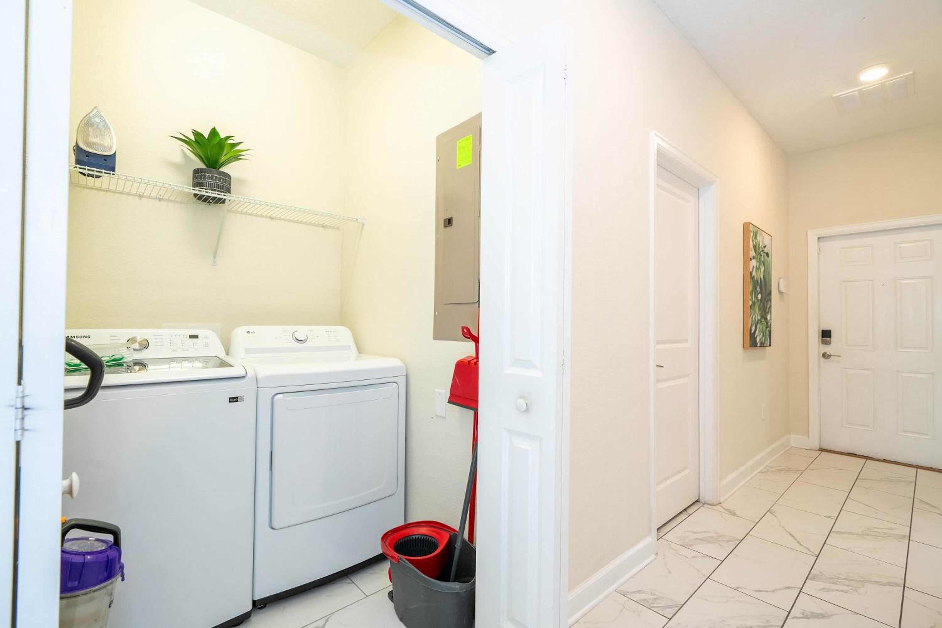 Vibrant 5Bd w Private Pool & Waterpark at Storey Lake 4811M