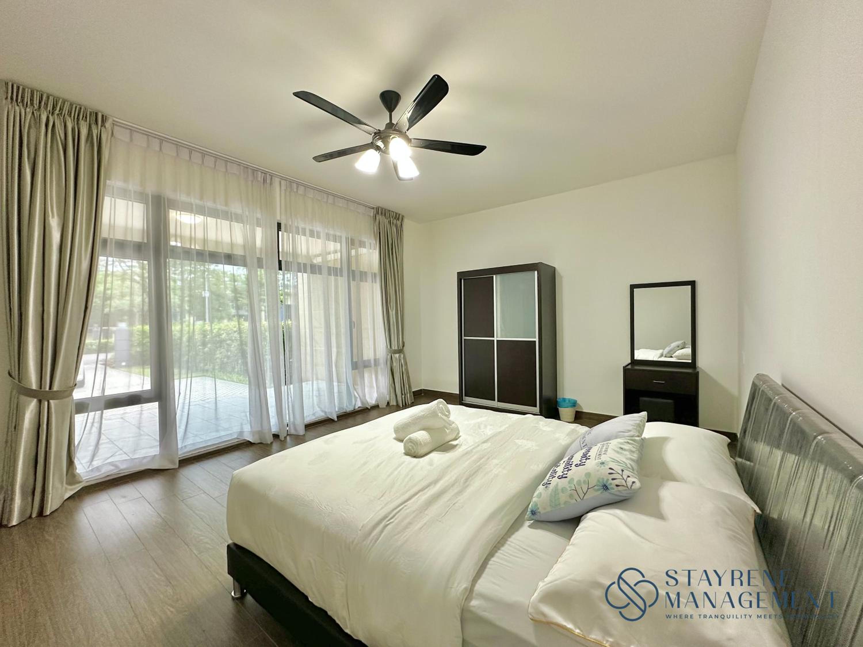 Casa Forest Modern Suites at Forest City JB