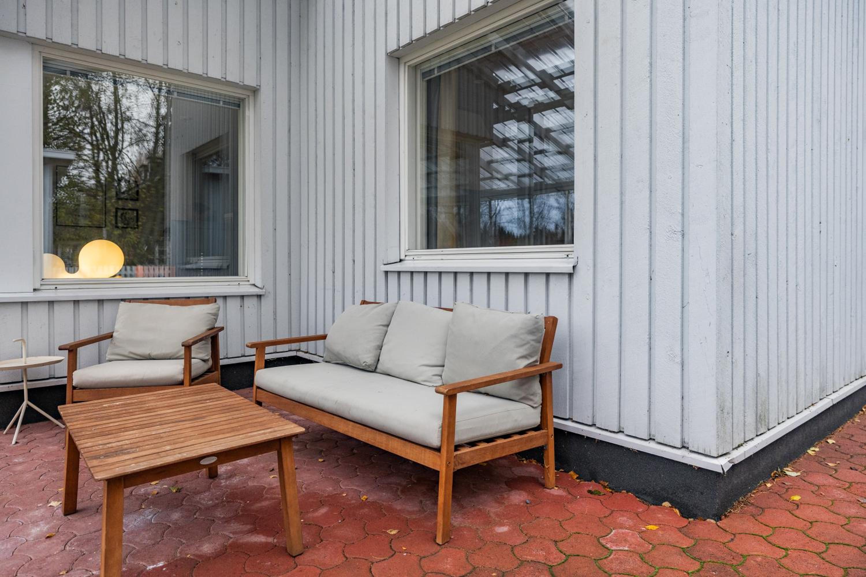 Lakeside Aurora Retreat By BookLapland