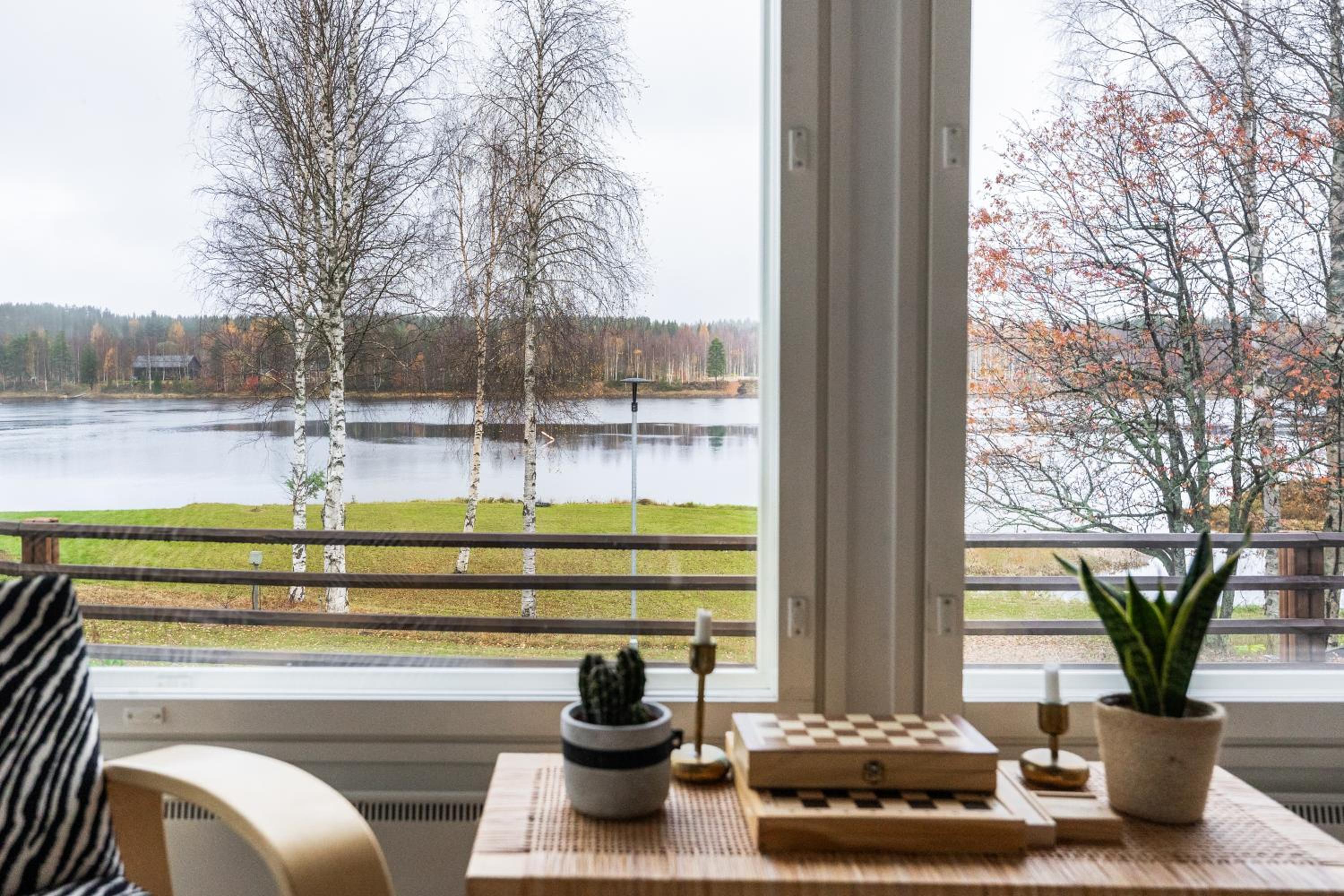Lakeside Aurora Retreat By BookLapland