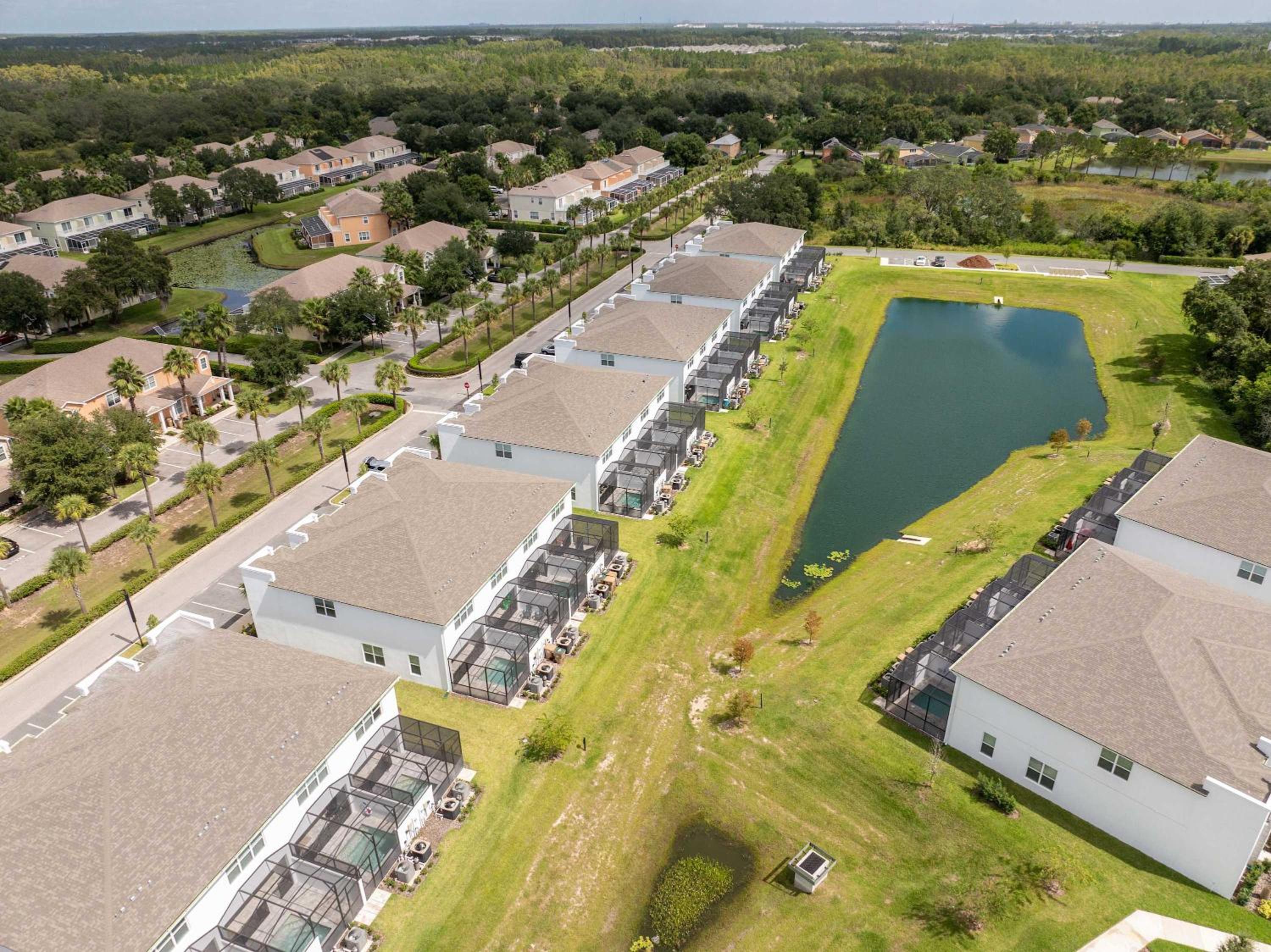 Modern 3Bd Screened Pool at Serenity Resort 17322