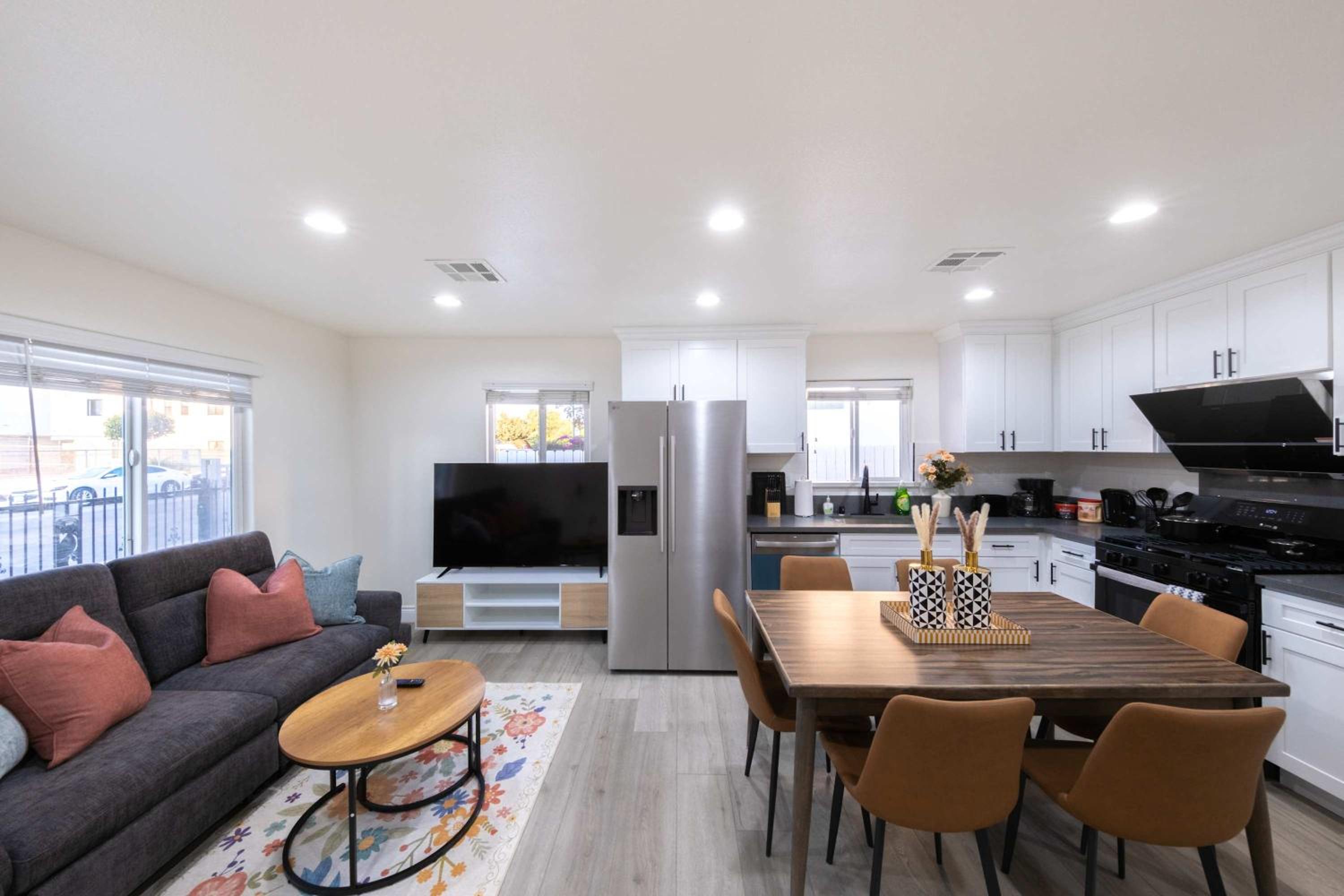 Modern Private Room in Shared Home -Walk to USC