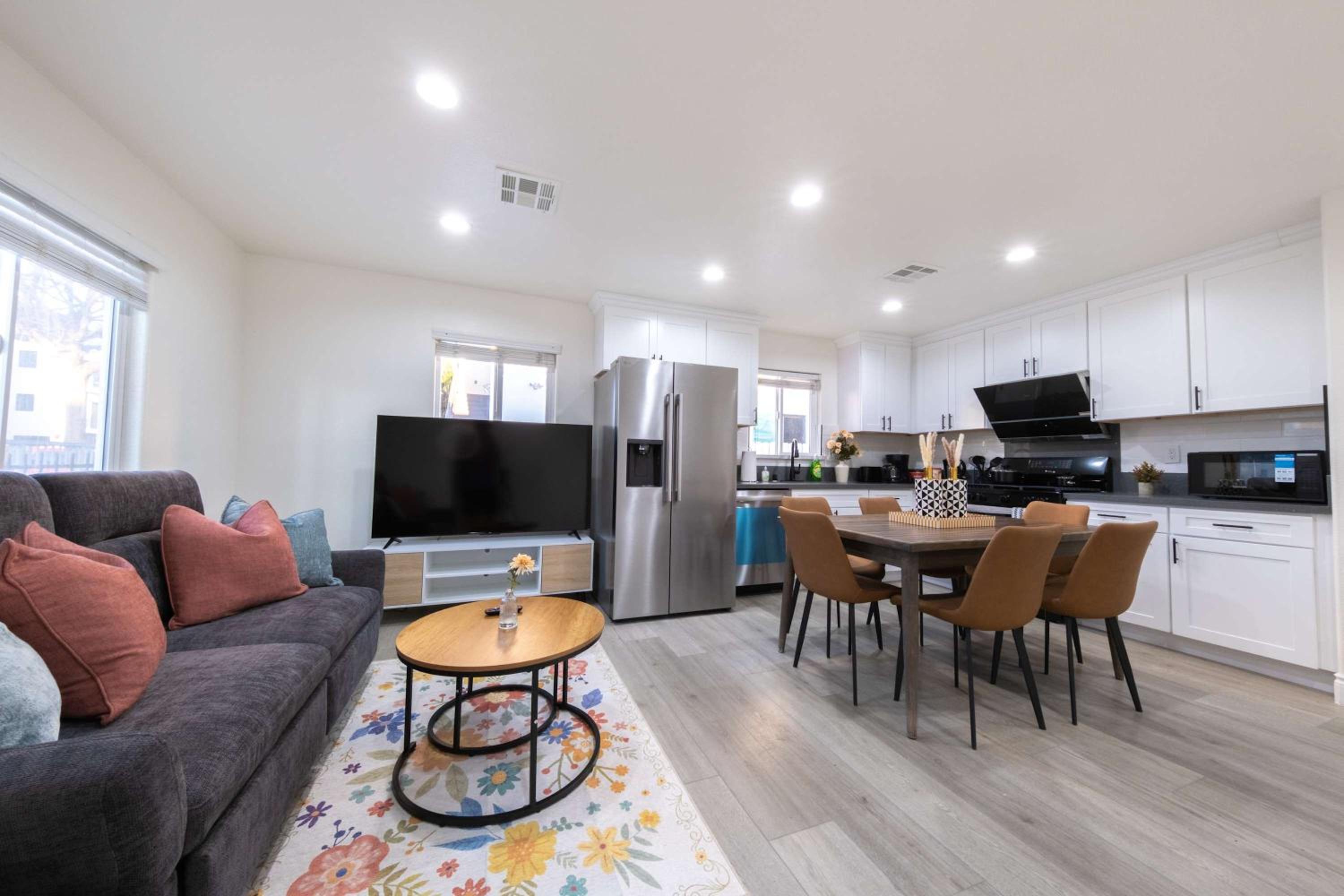 Modern Private Room in Shared Home -Walk to USC
