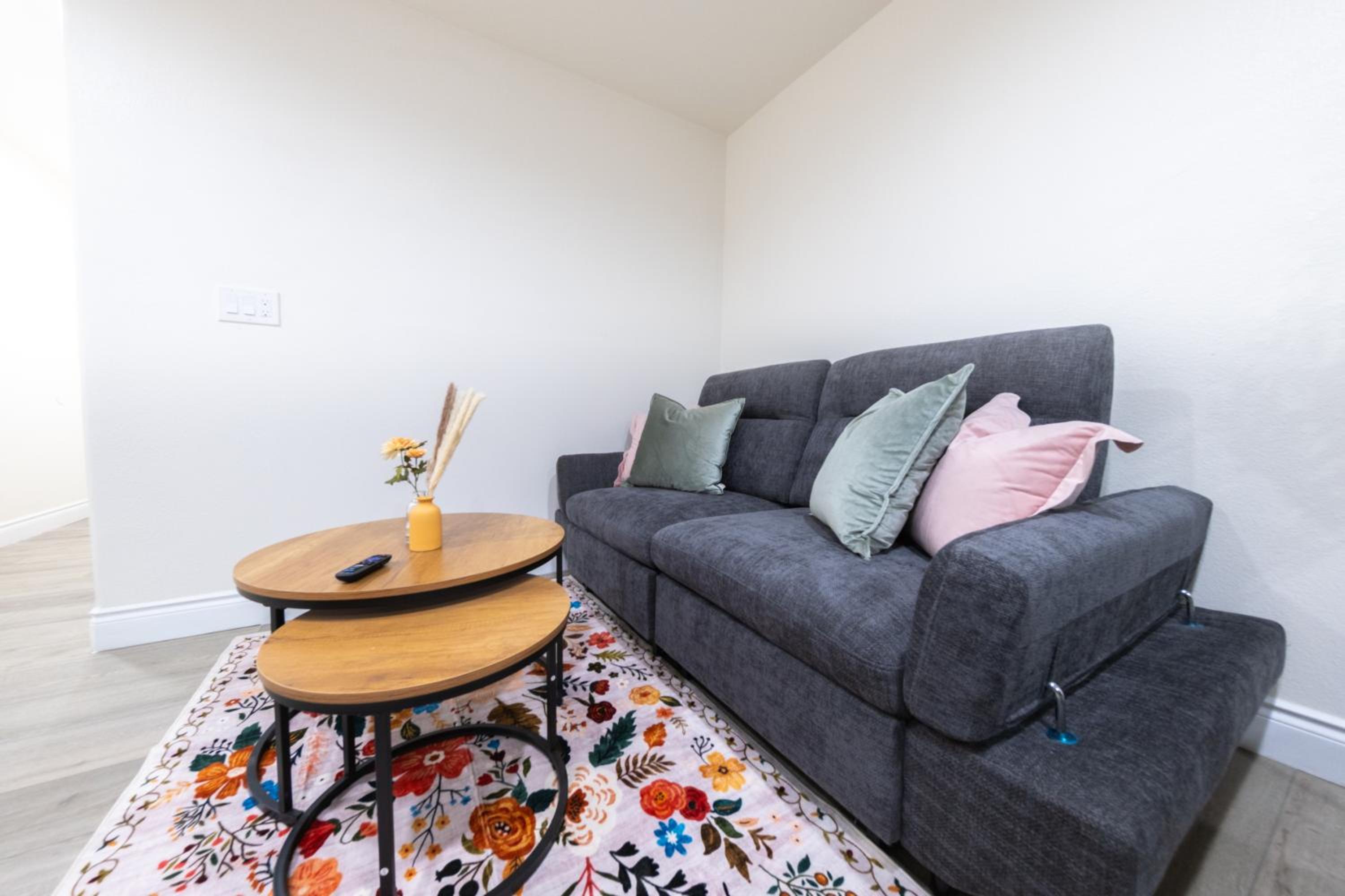 Modern Private Room in Shared Home -Walk to USC