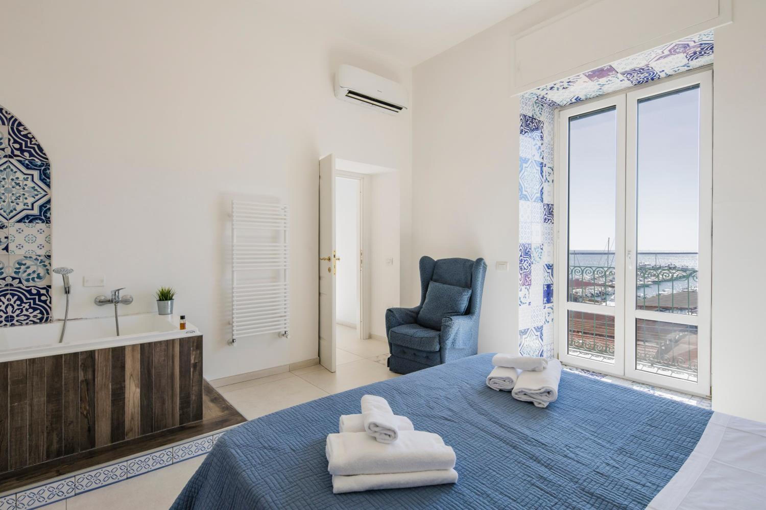 Relais Luxury Retreat - Seafront Apartments