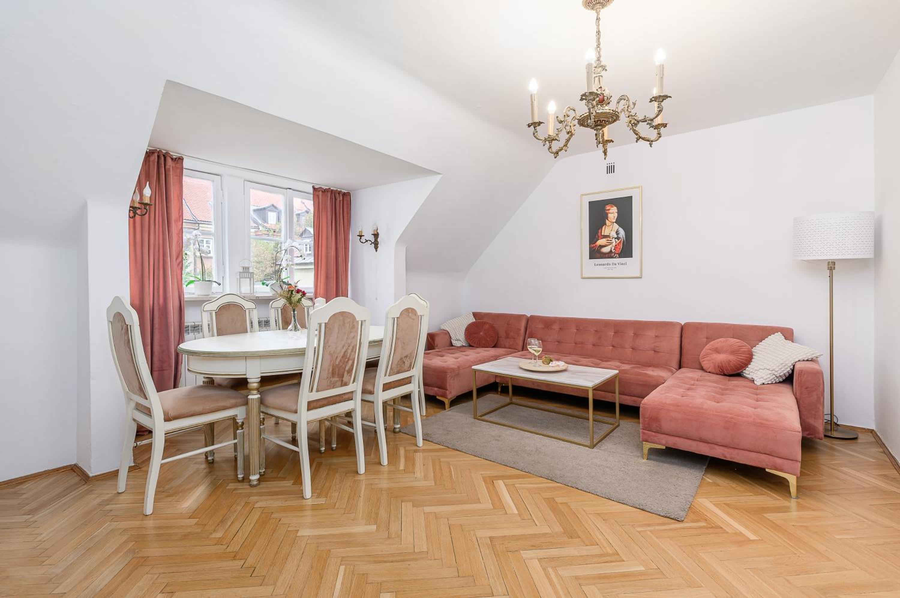 Lumina spacious apartments in the Old Town