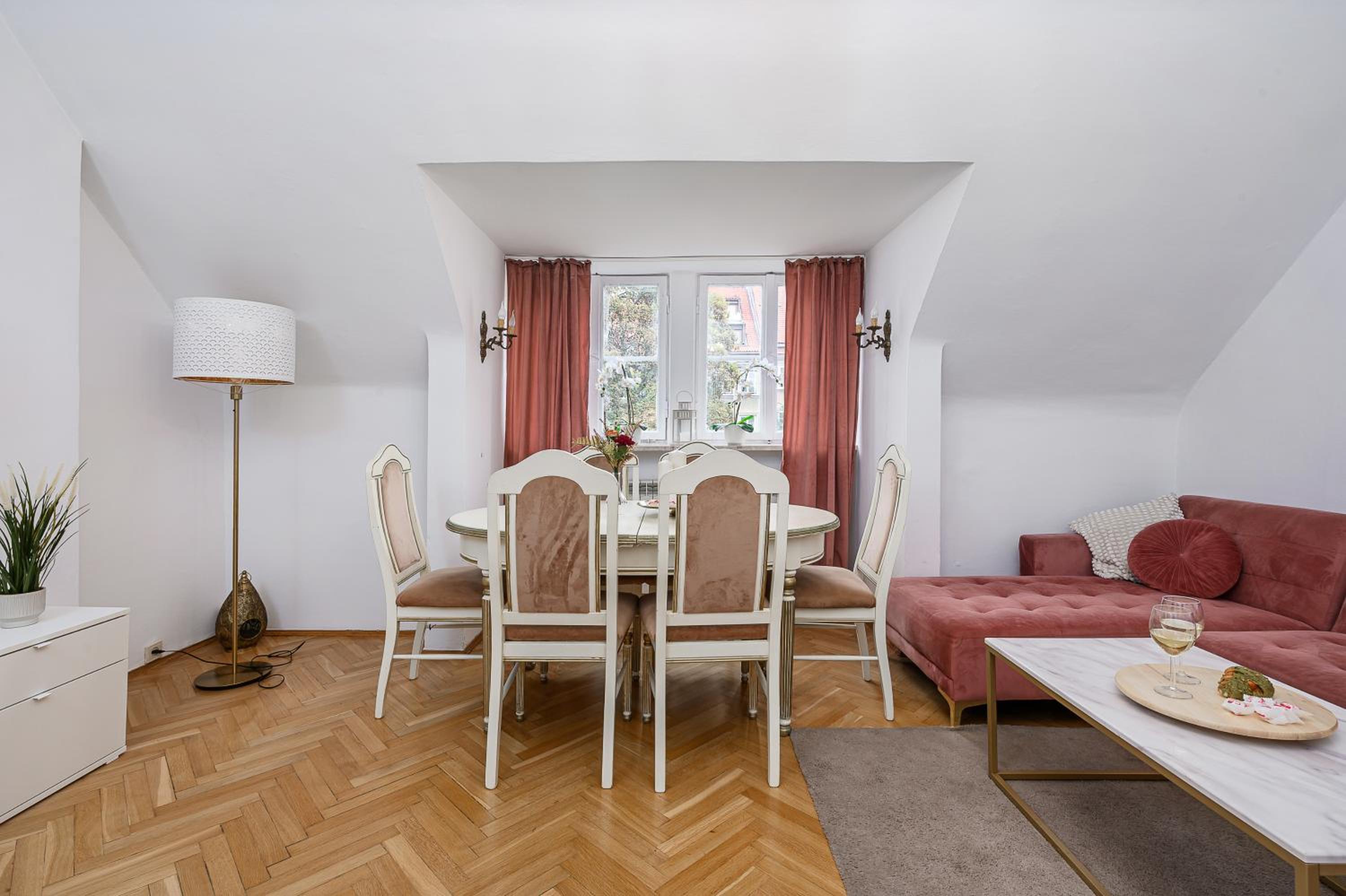 Lumina spacious apartments in the Old Town