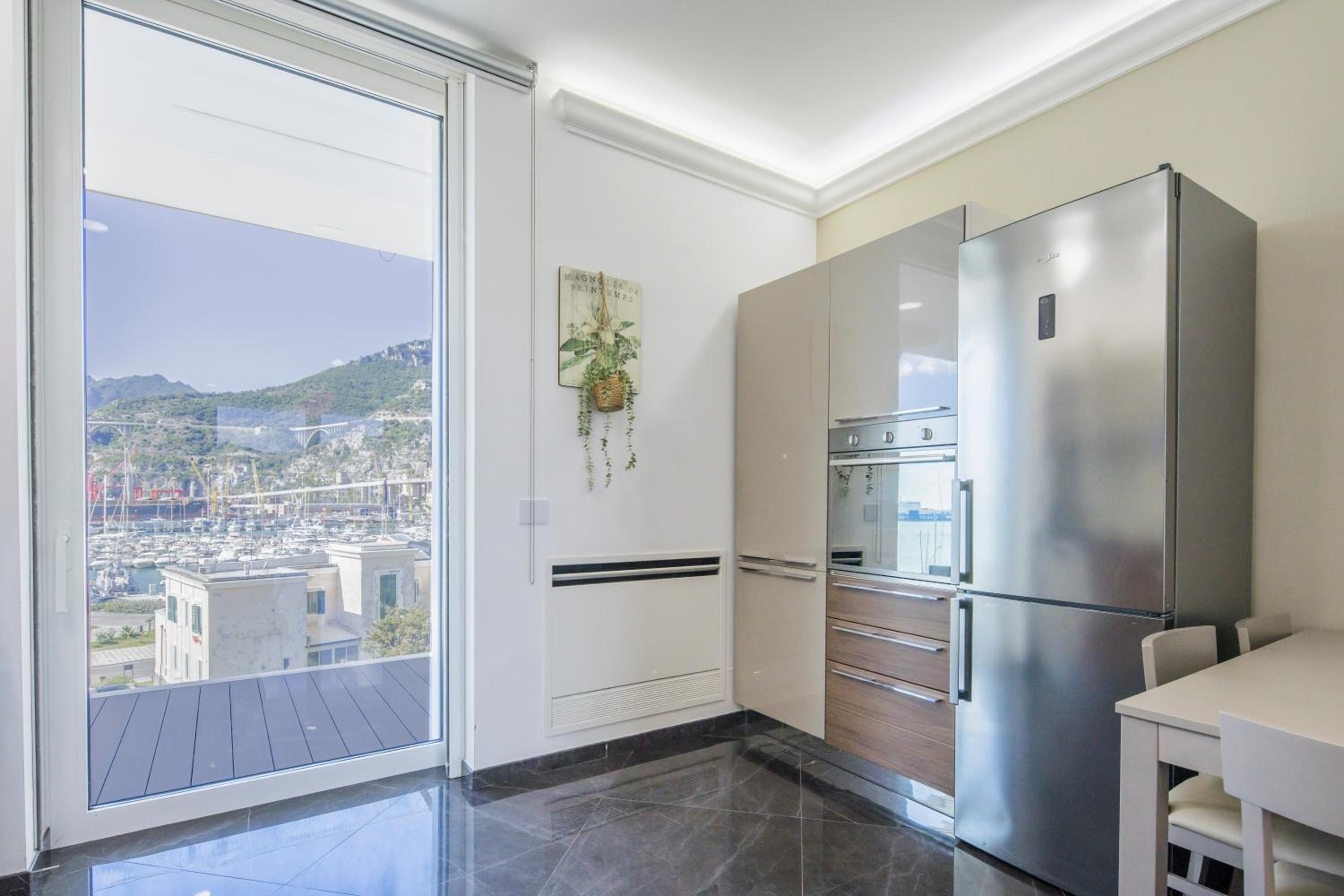 Crescent Luxury Retreat - Seafront Apartments