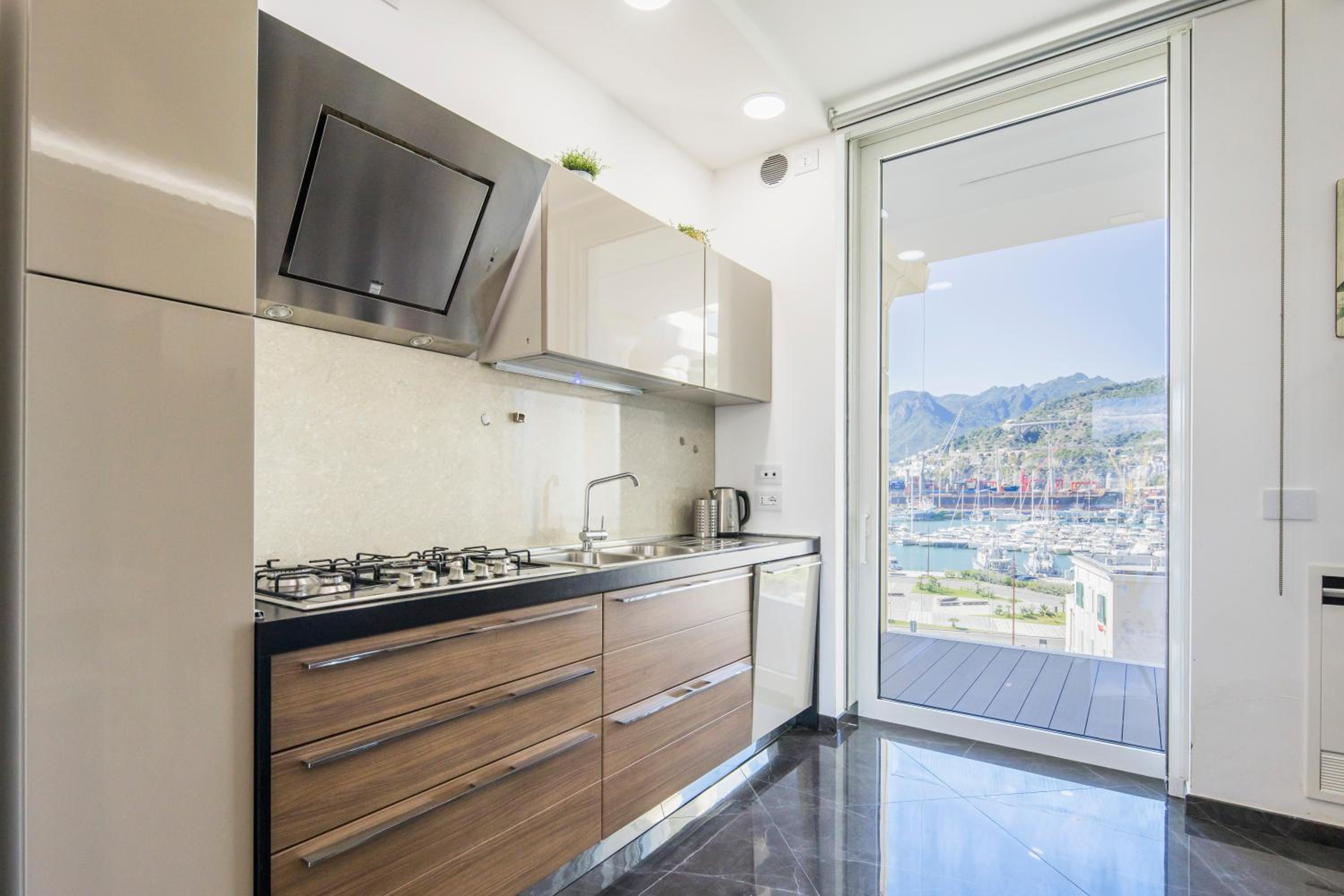 Crescent Luxury Retreat - Seafront Apartments