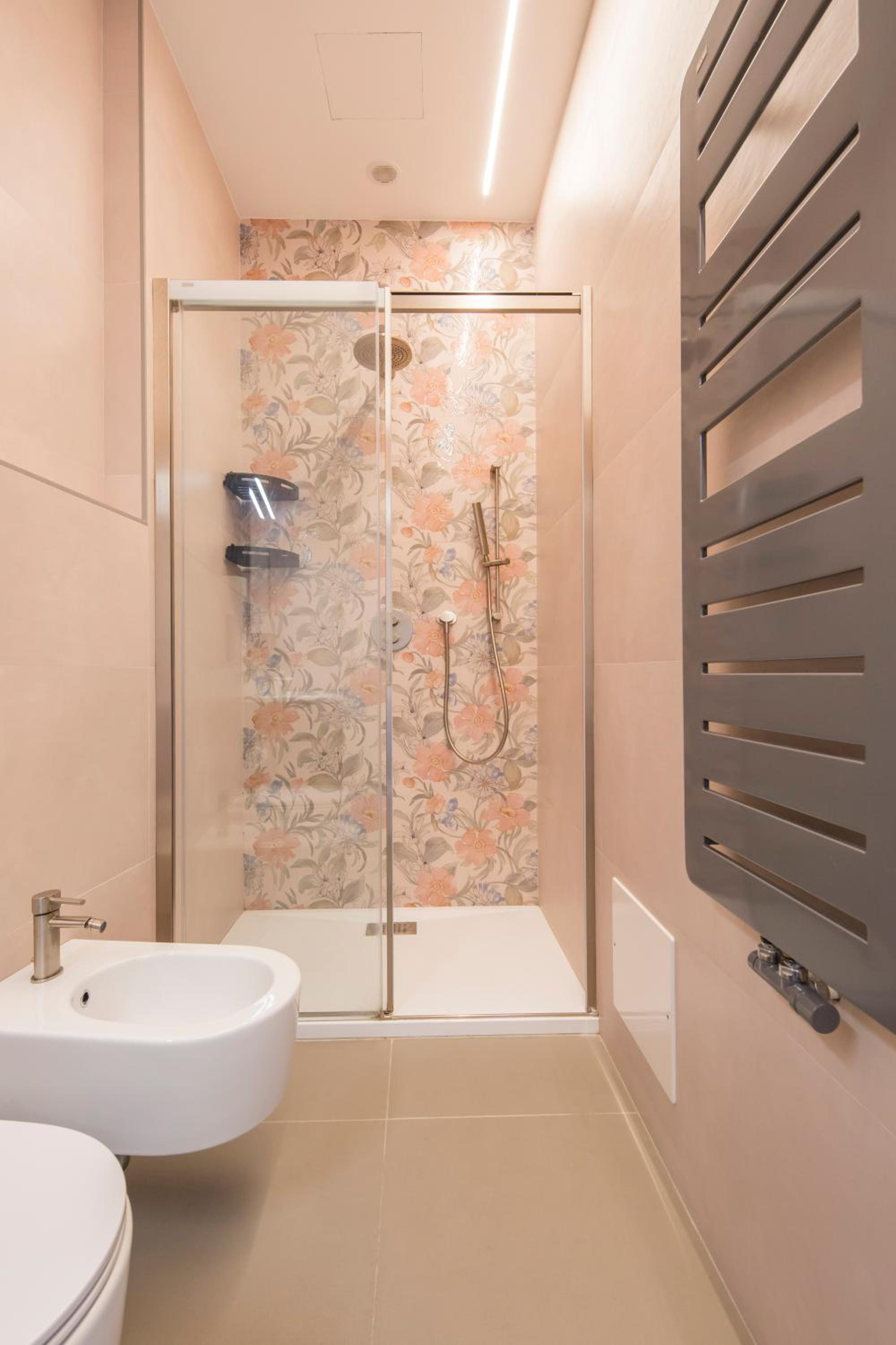 Crescent Luxury Retreat - Seafront Apartments