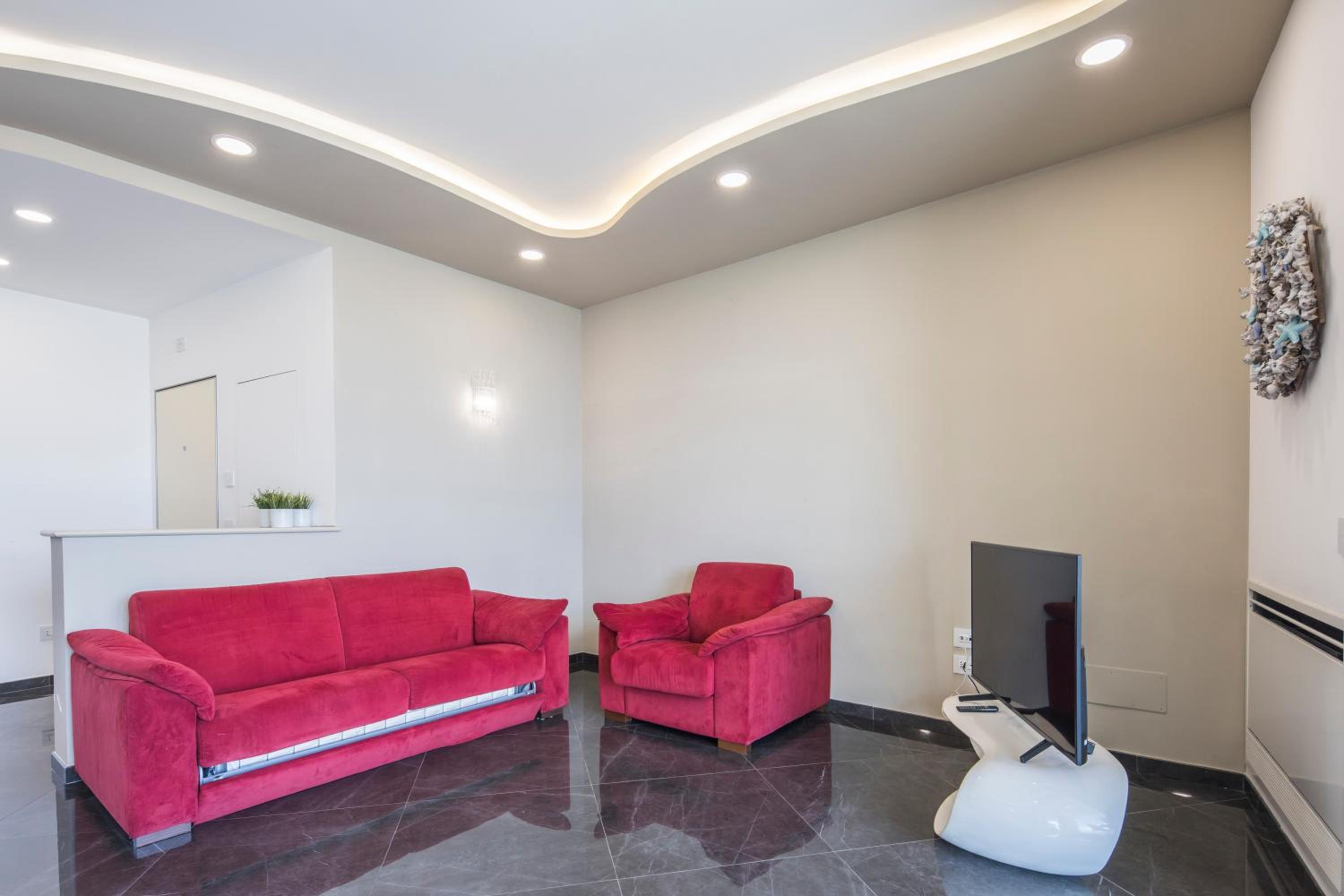 Crescent Luxury Retreat - Seafront Apartments