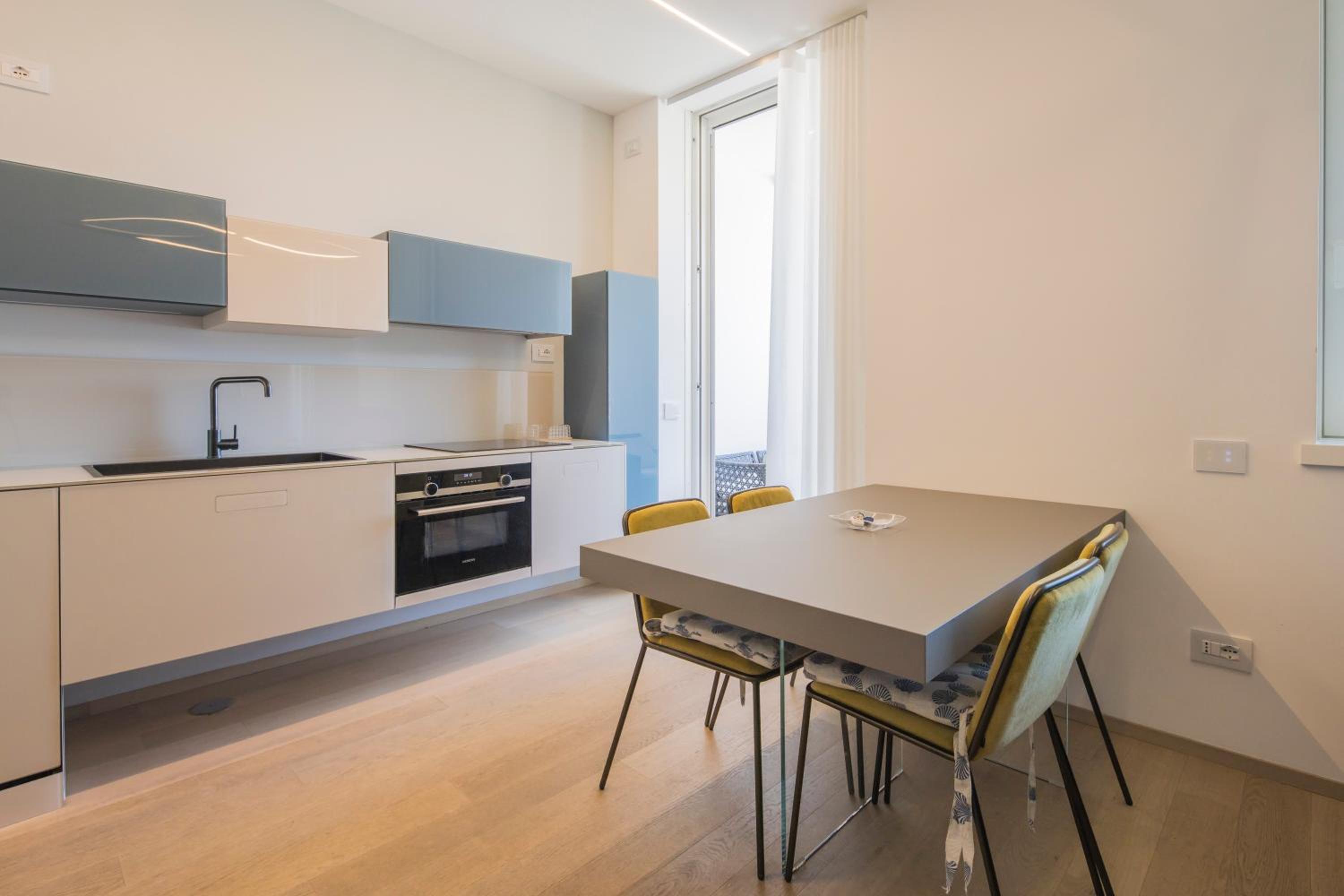 Crescent Luxury Retreat - Seafront Apartments
