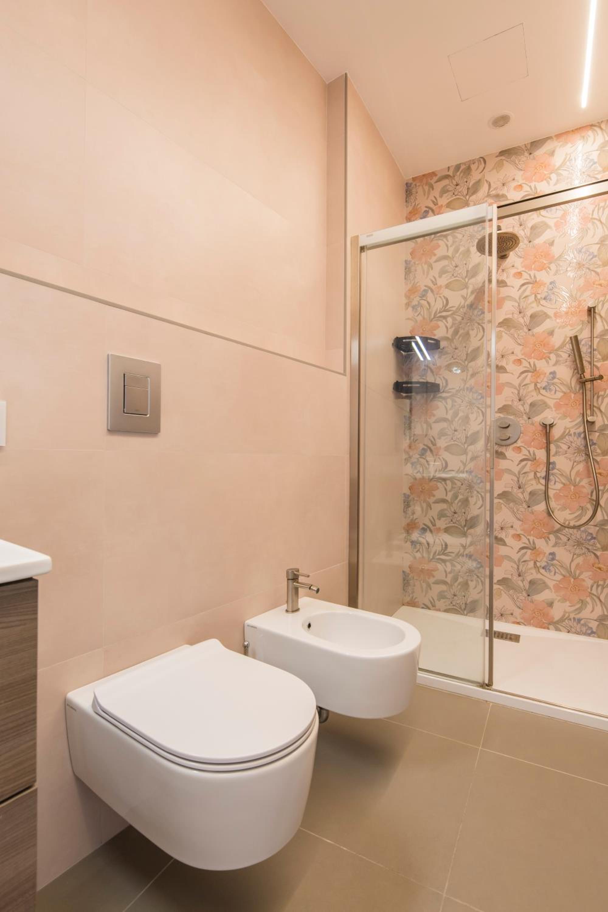 Crescent Luxury Retreat - Seafront Apartments