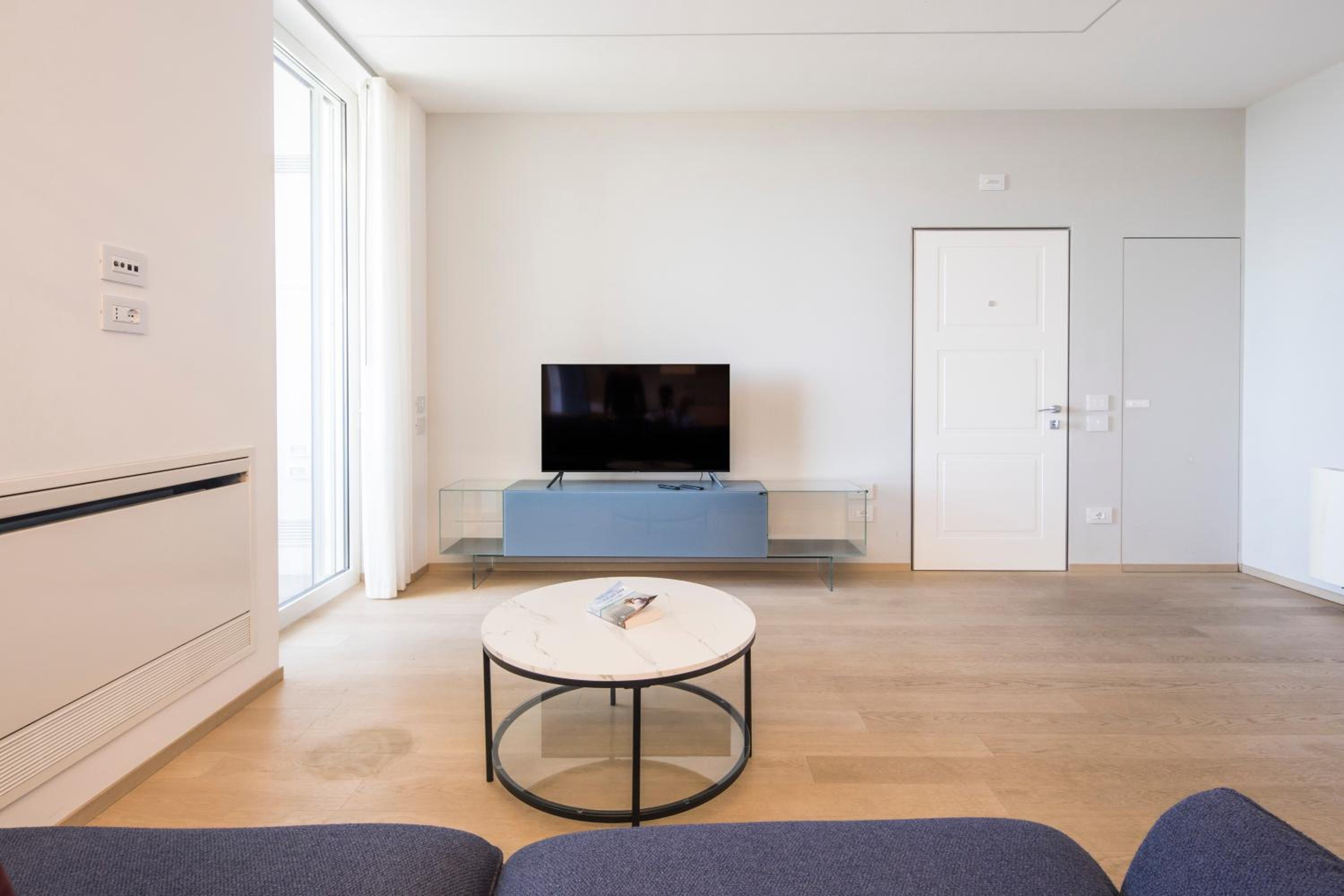 Crescent Luxury Retreat - Seafront Apartments