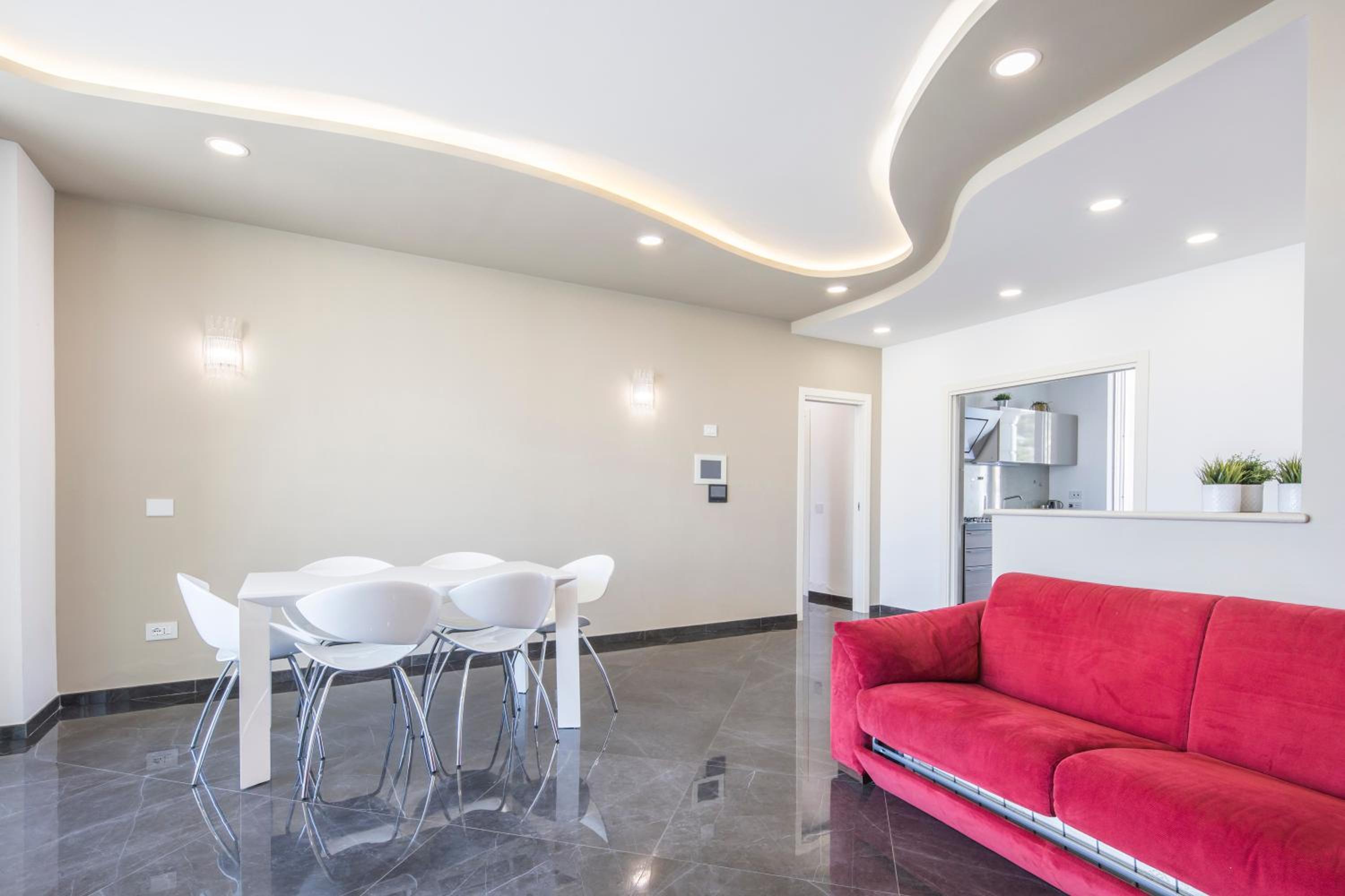 Crescent Luxury Retreat - Seafront Apartments