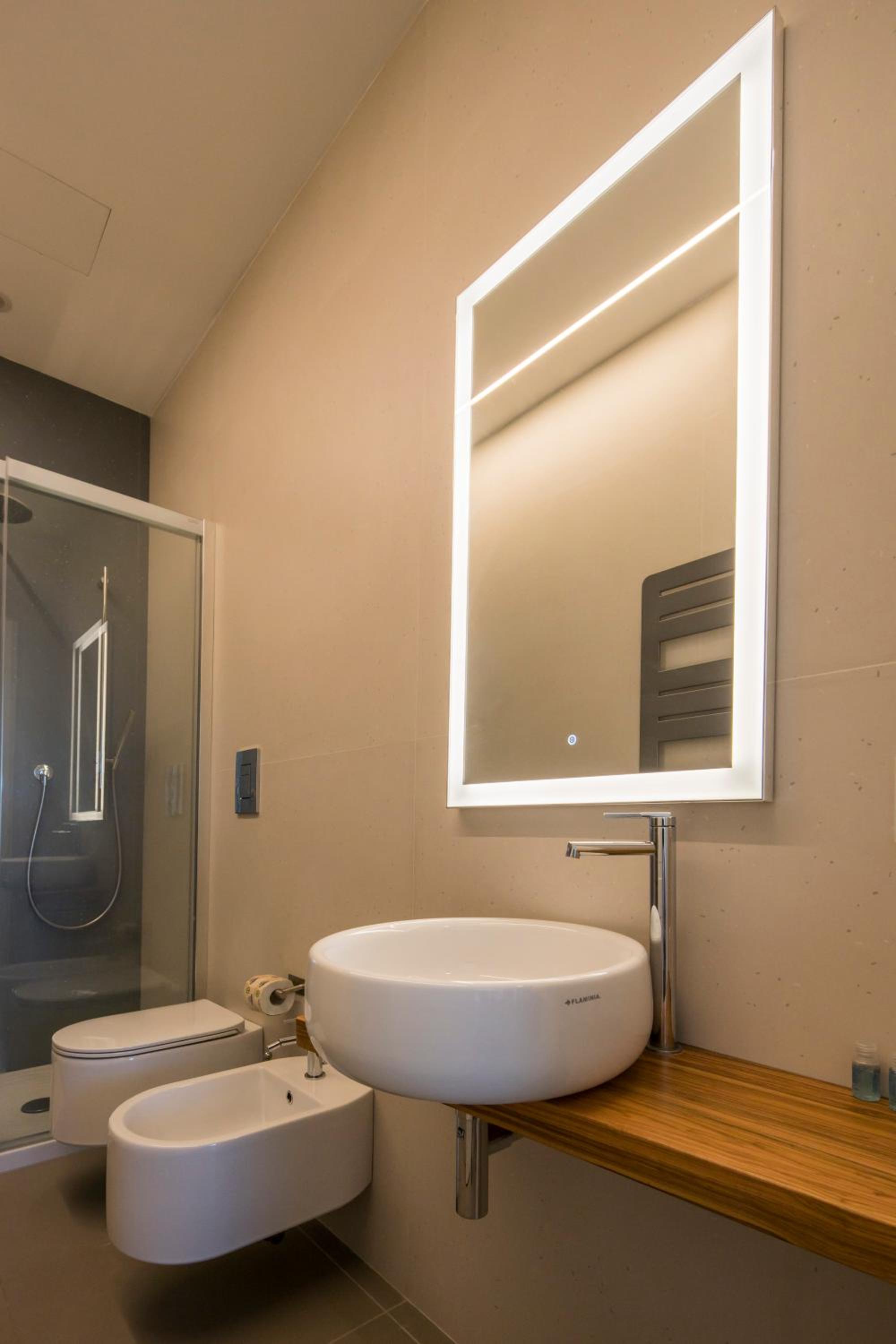 Crescent Luxury Retreat - Seafront Apartments