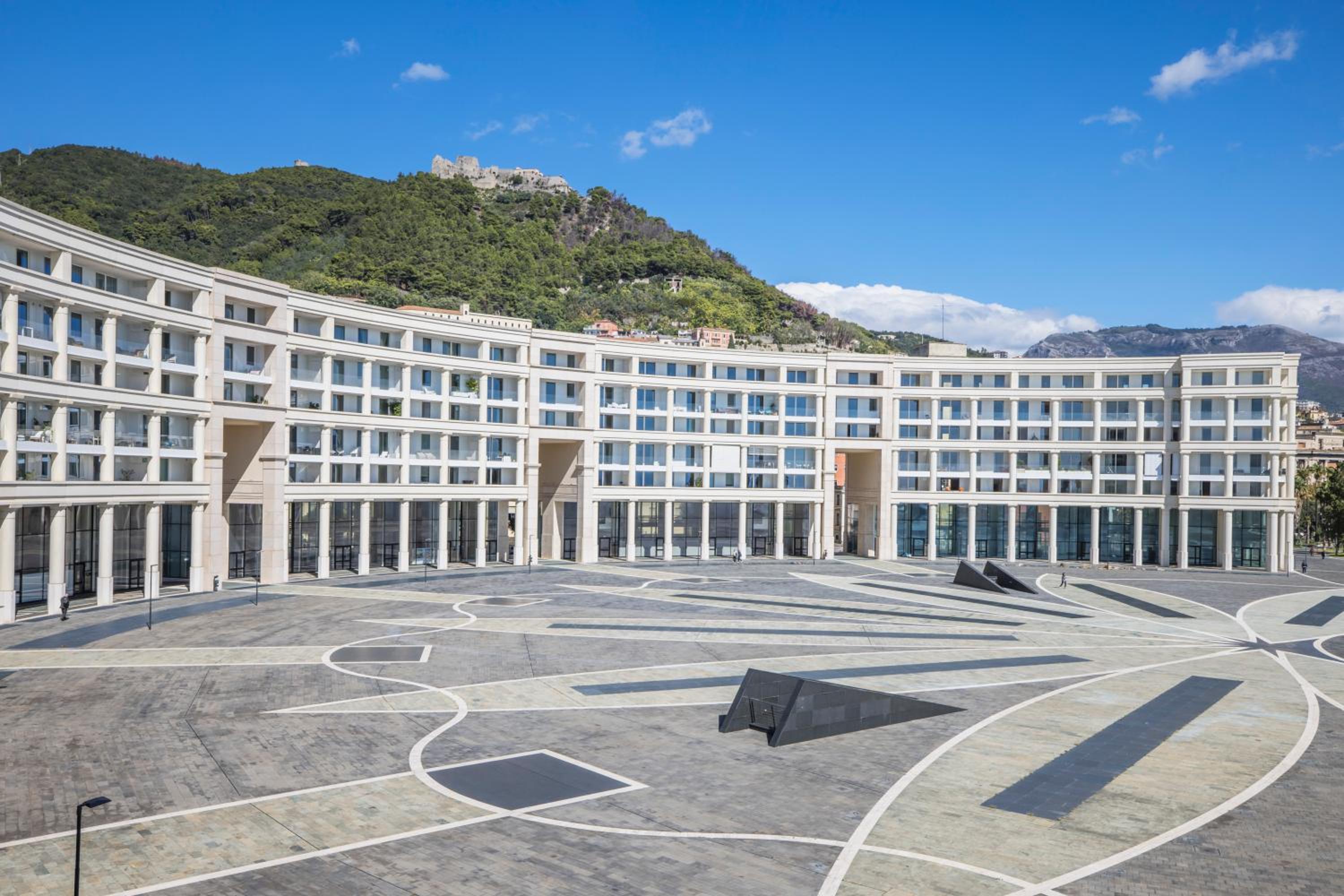Crescent Luxury Retreat - Seafront Apartments