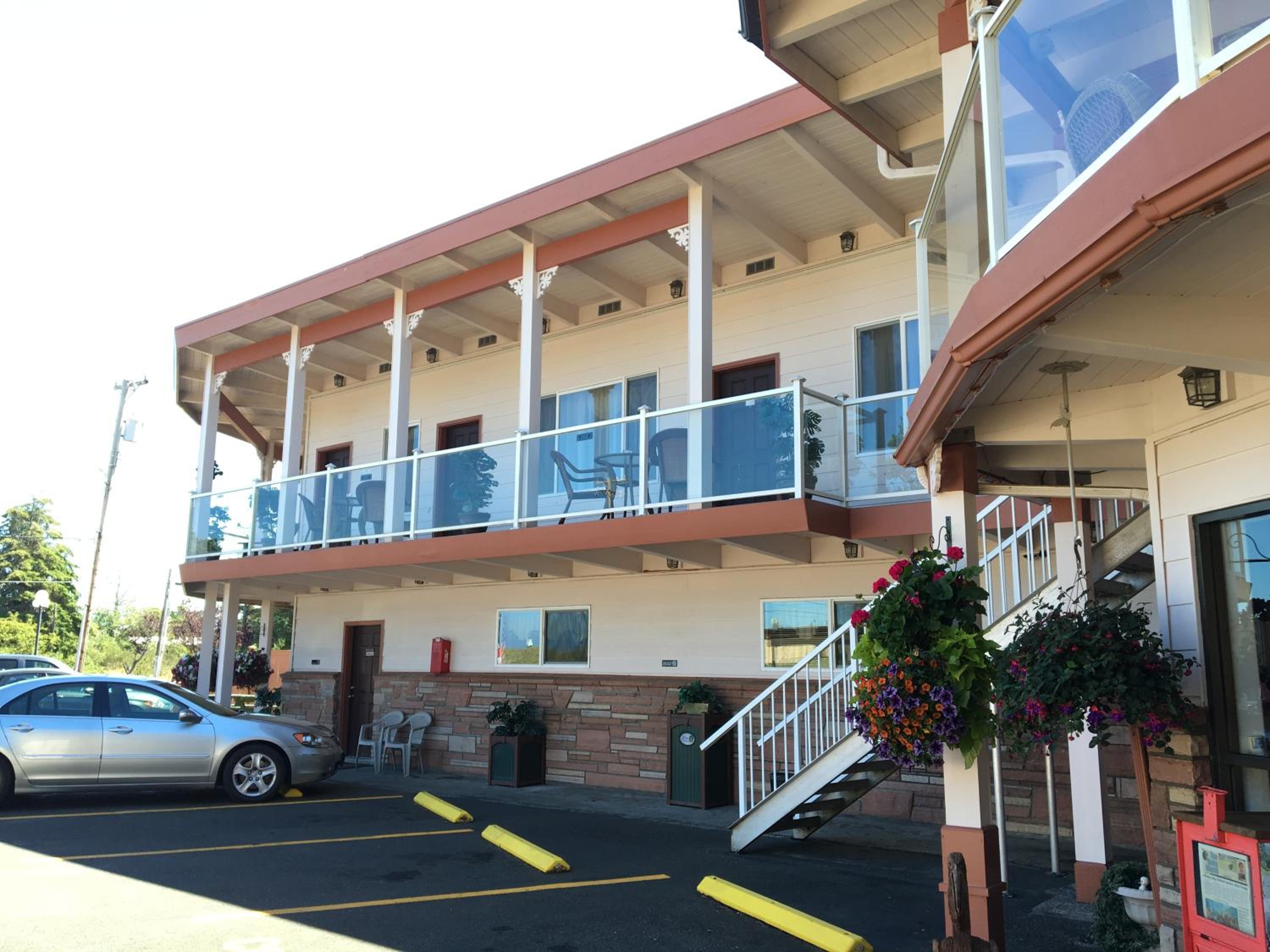 Breakers Boutique Inn