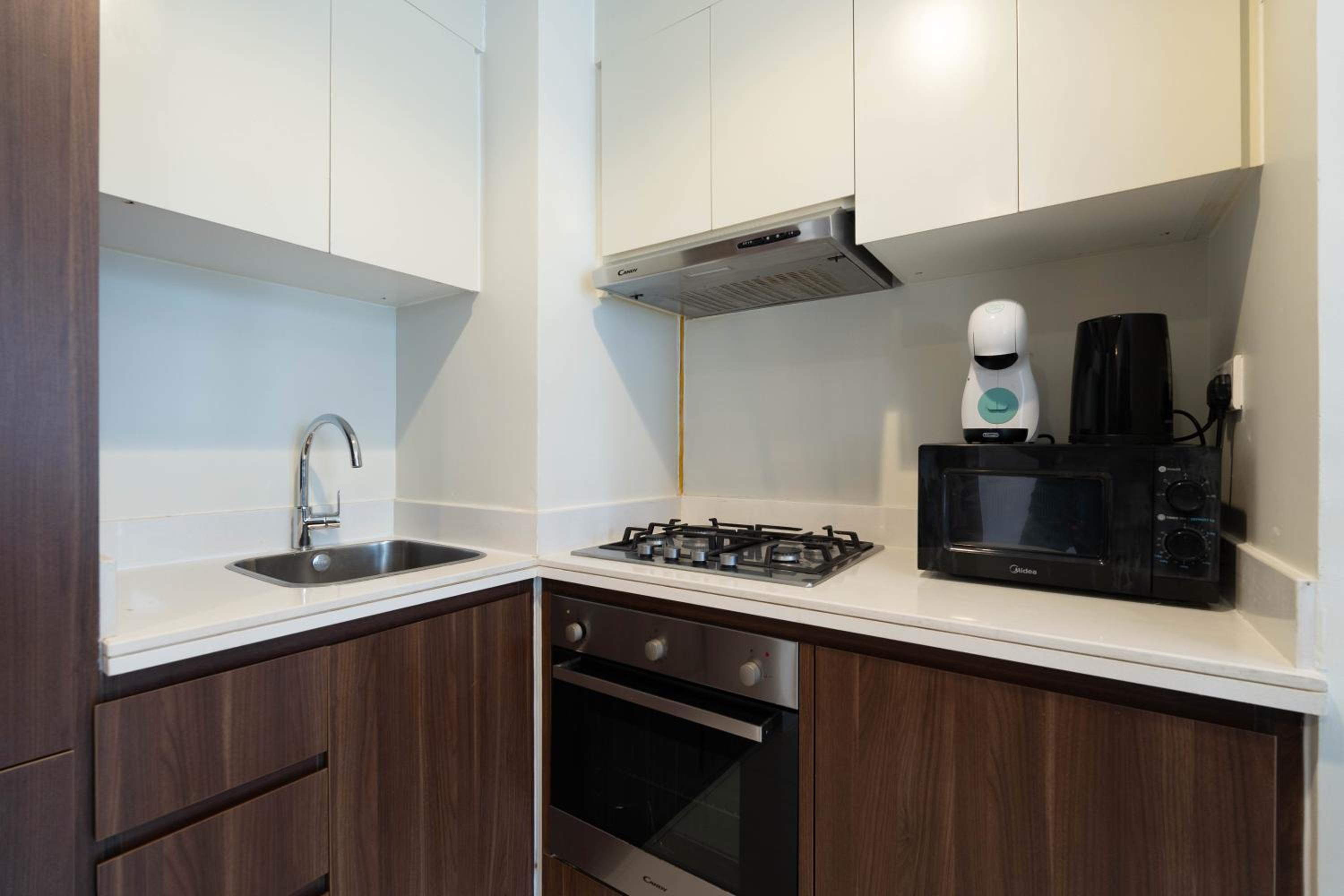 Dubai Luxury 2BR - Pool, Gym & Burj Khalifa View