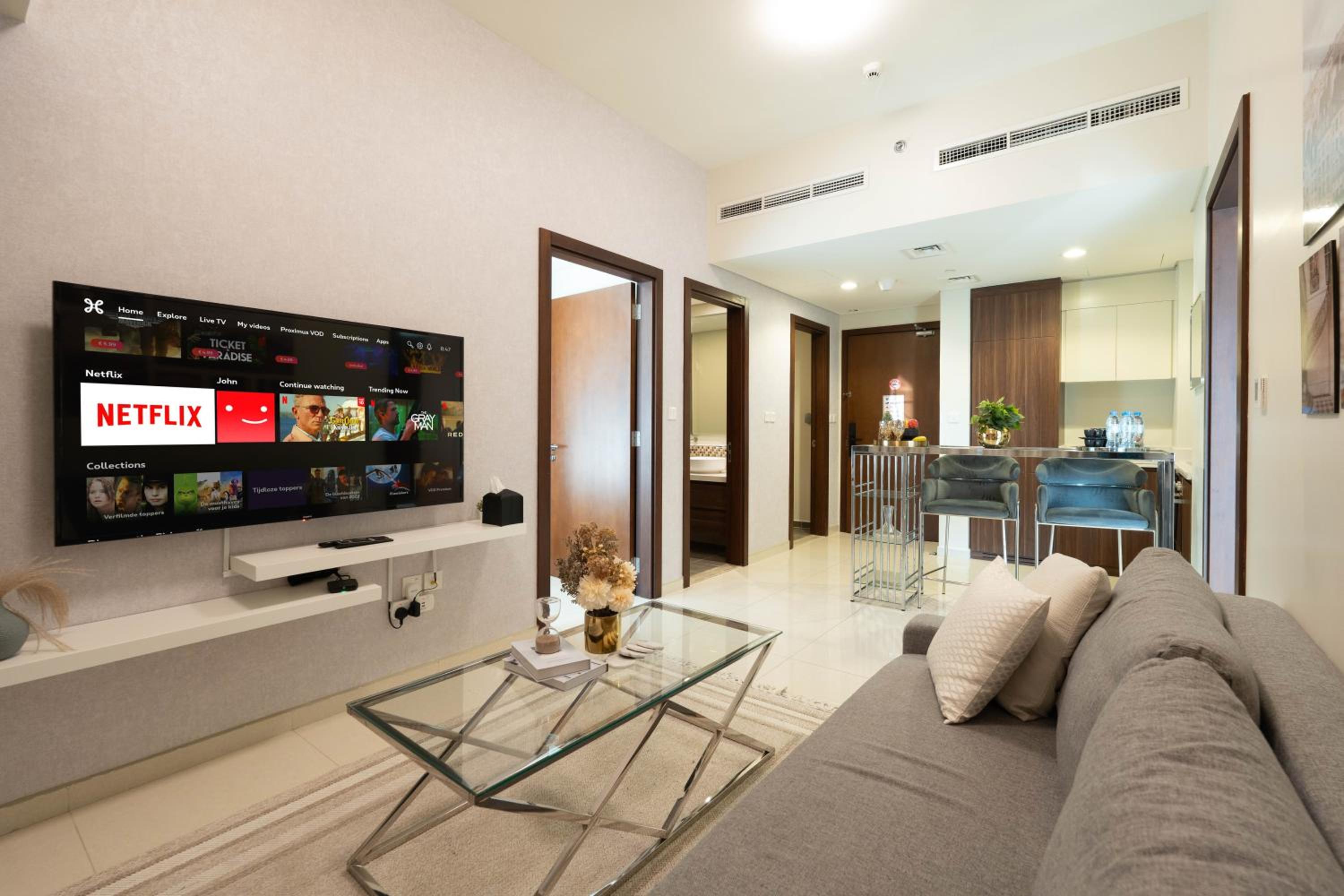 Dubai Luxury 2BR - Pool, Gym & Burj Khalifa View