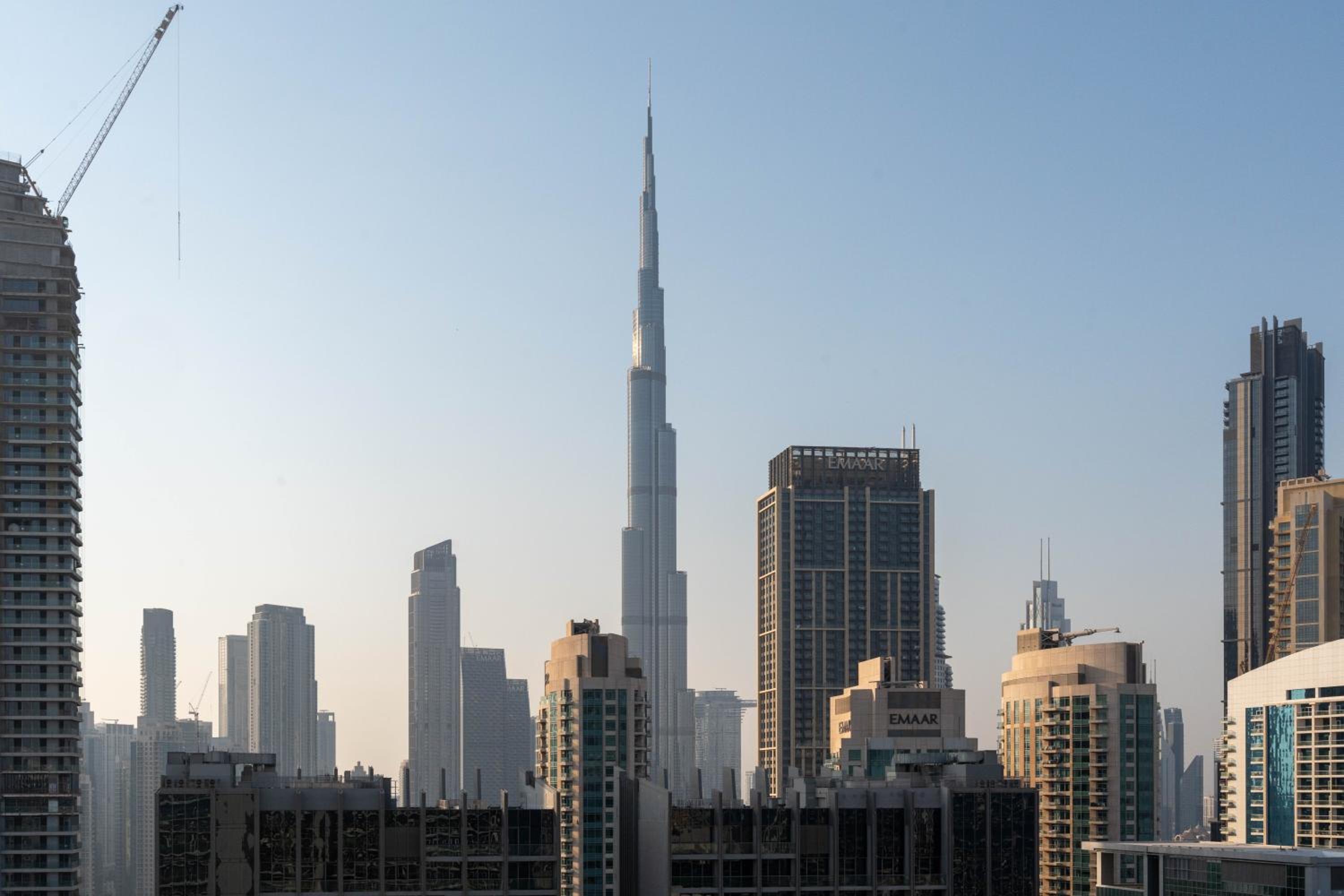 Dubai Luxury 2BR - Pool, Gym & Burj Khalifa View
