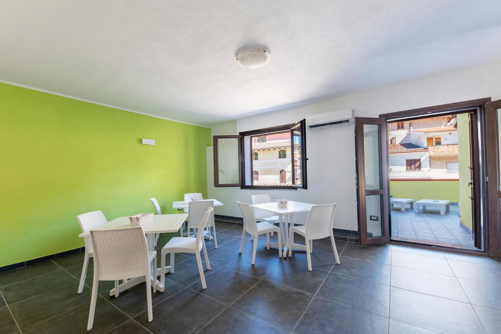 White Lion SURF & MINE GUESTHOUSE