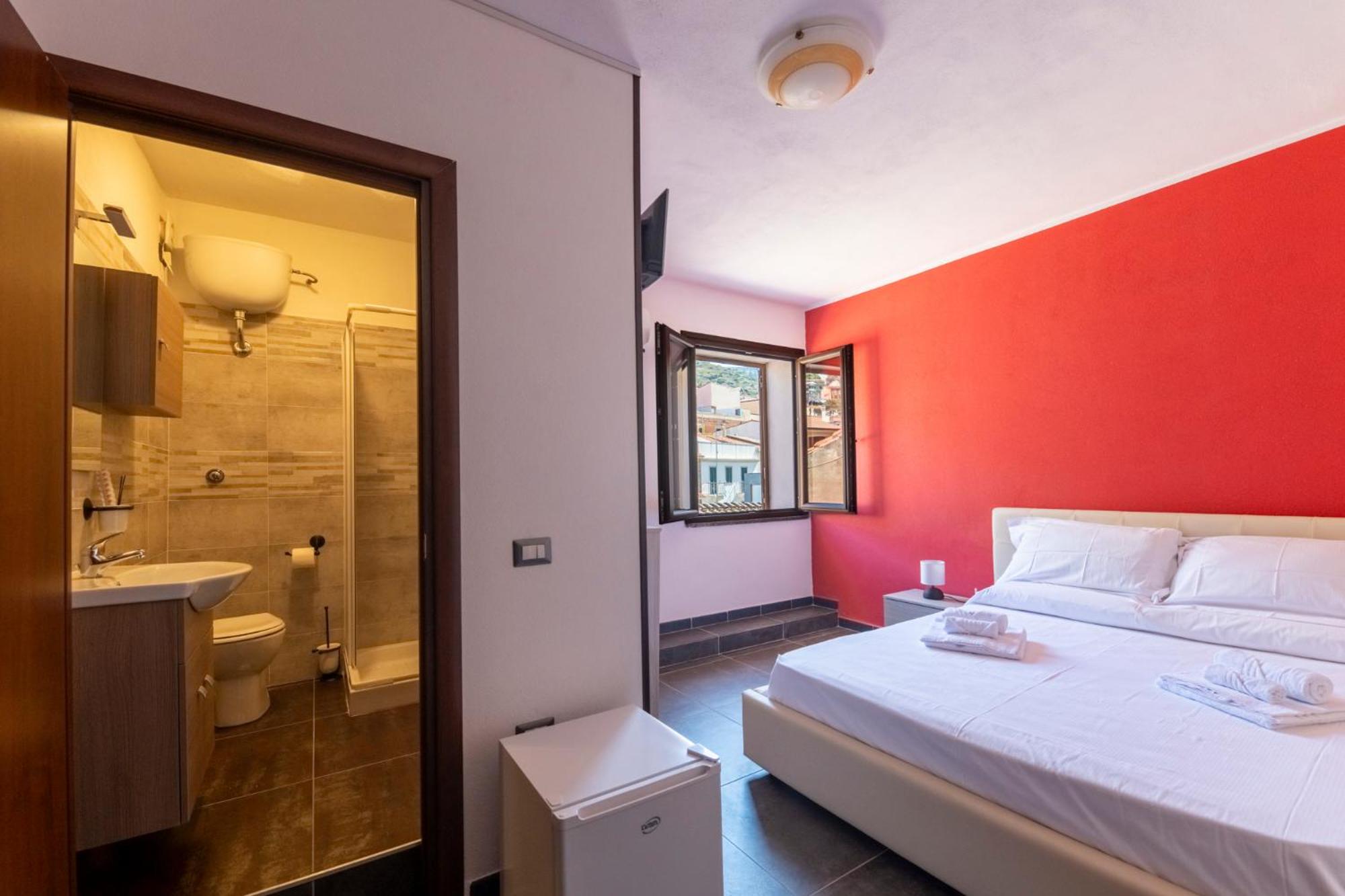 White Lion SURF & MINE GUESTHOUSE