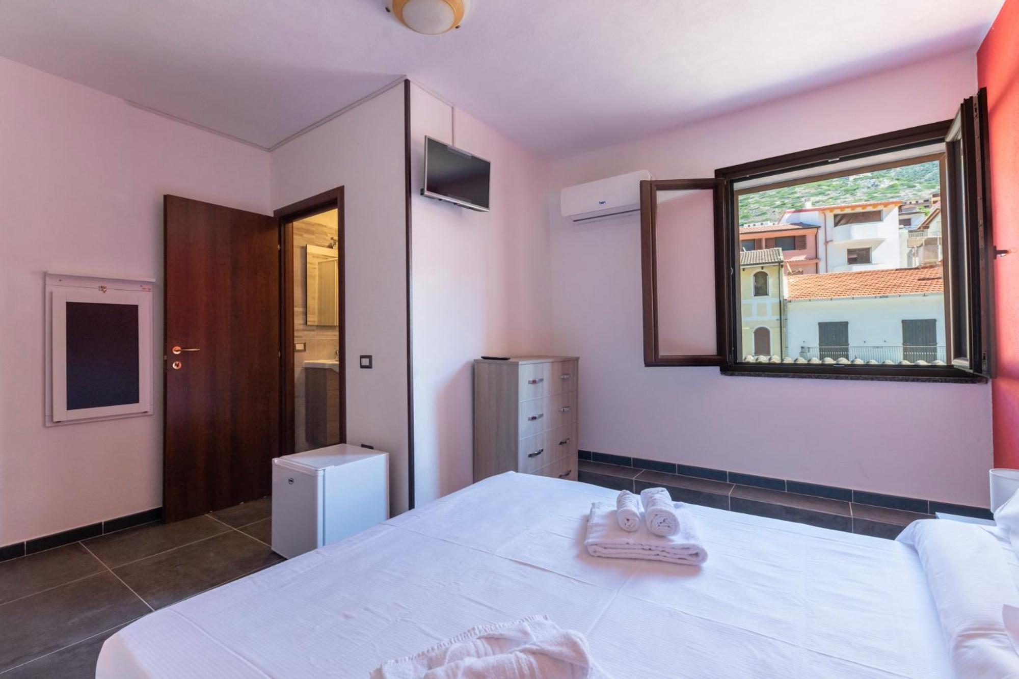 White Lion SURF & MINE GUESTHOUSE