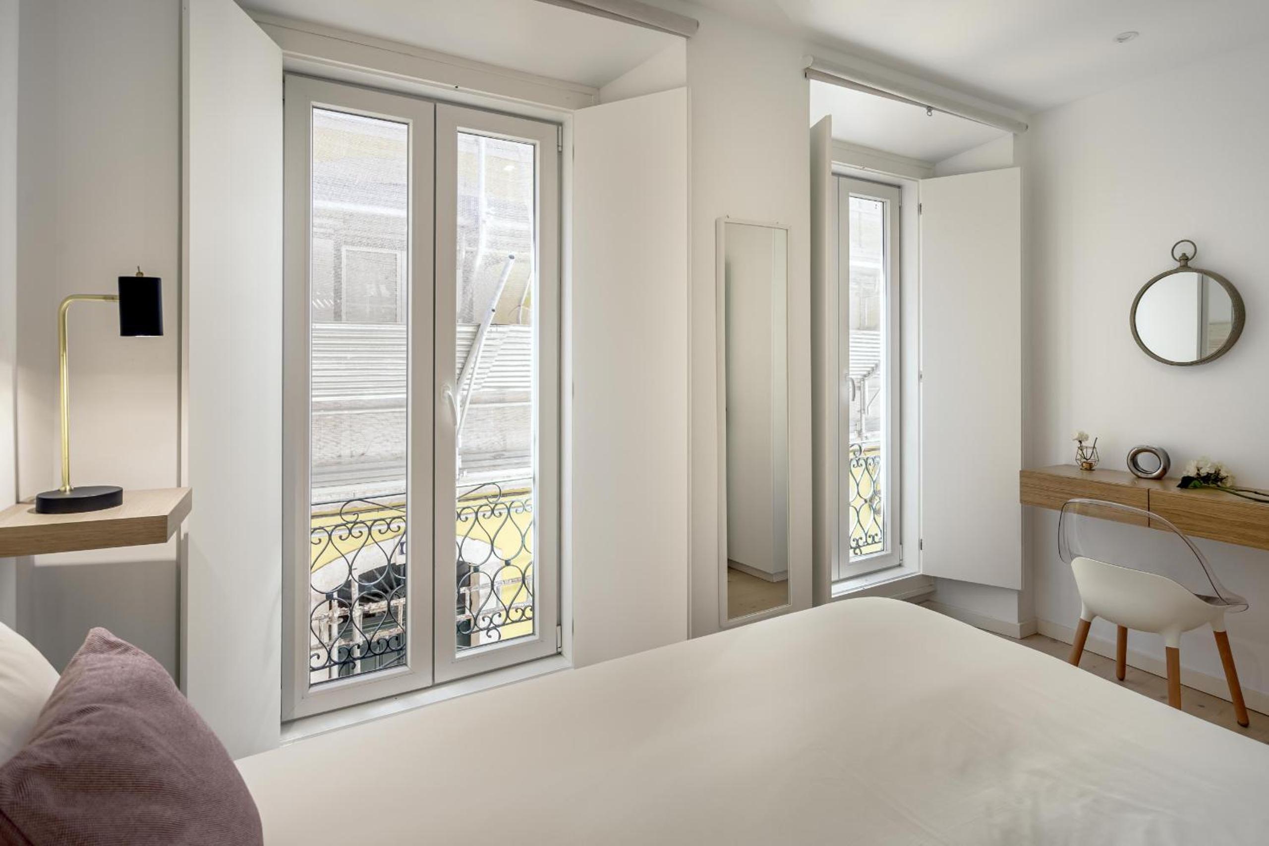 Downtown Modern Apartments by Homing